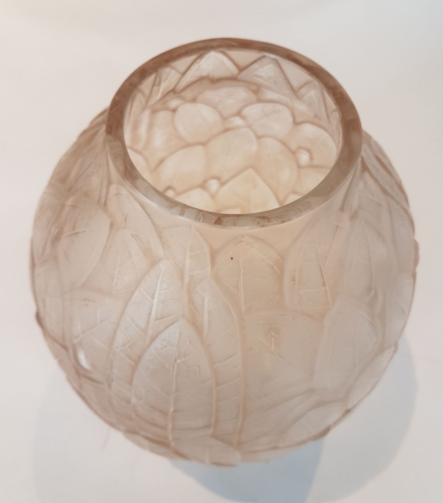 André Hunebelle (1896-1985)Acorns; Moulded pressed sepia satinised glass vase. Signed. H: 22 cm - Image 2 of 4