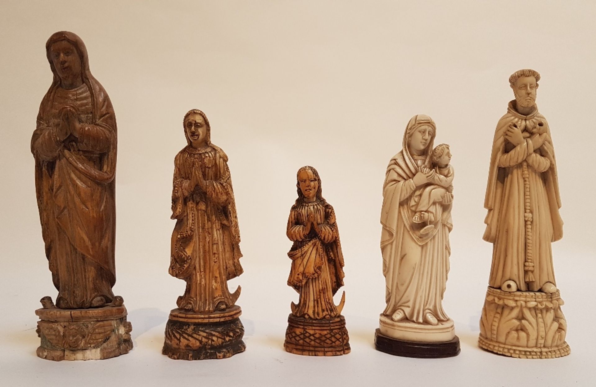 17th, 18th and 19th centuryCollection of religious subjects; Carved ivory depicting two holy - Image 2 of 6