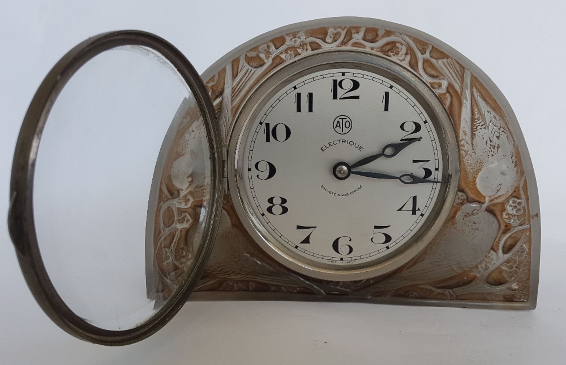 René Lalique (1860-1945) & AtoSparrow clock, 1924; White moulded pressed glass with brown patina, - Image 2 of 4