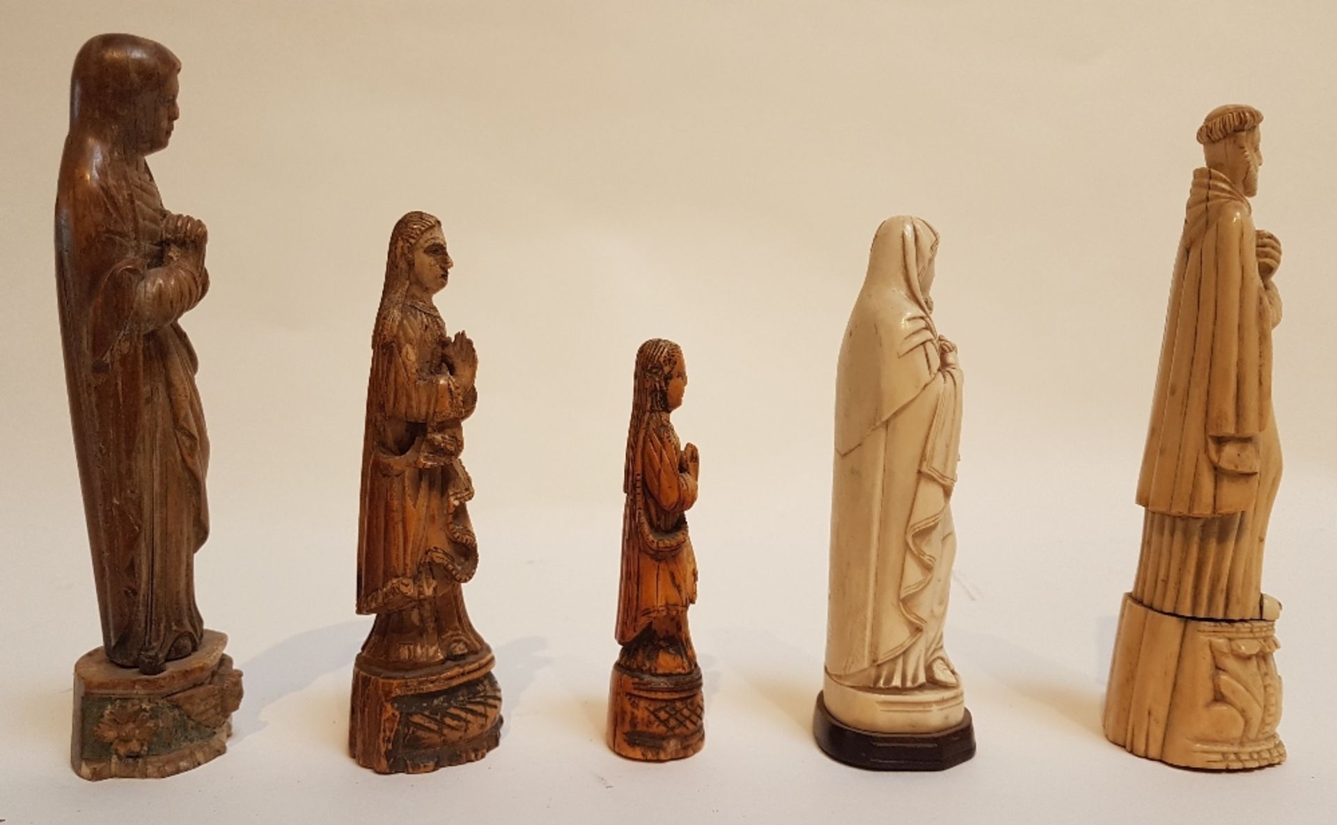 17th, 18th and 19th centuryCollection of religious subjects; Carved ivory depicting two holy - Image 4 of 6