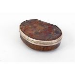 Neo-Louis XV snuffbox - Grey-brown agate, mounted on silver. Chip in the cover. Hallmark: none. Dim: