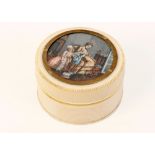 Round ivory box - Adorned with a miniature painting of a mother and daughter holding a toy on