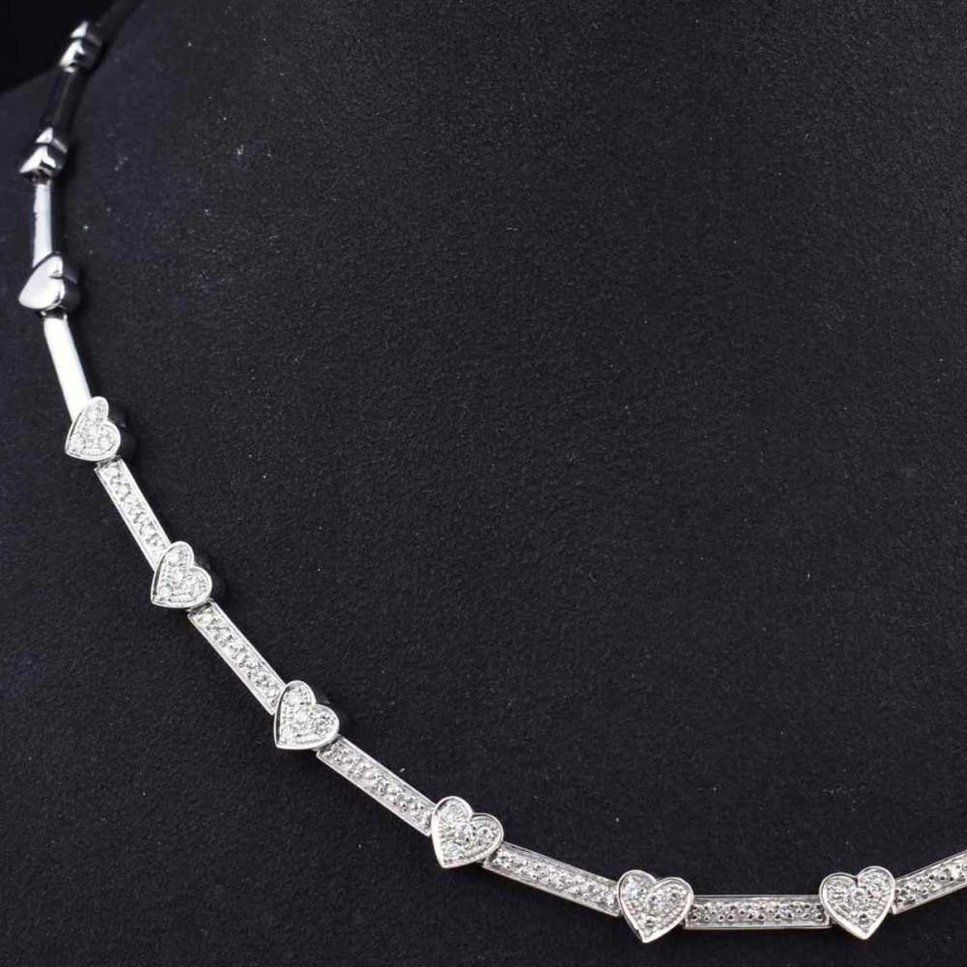 Collier WG 585, Herz- und Stabelemente im Wechsel gereiht und mit Anzahl Brillanten geschmückt,