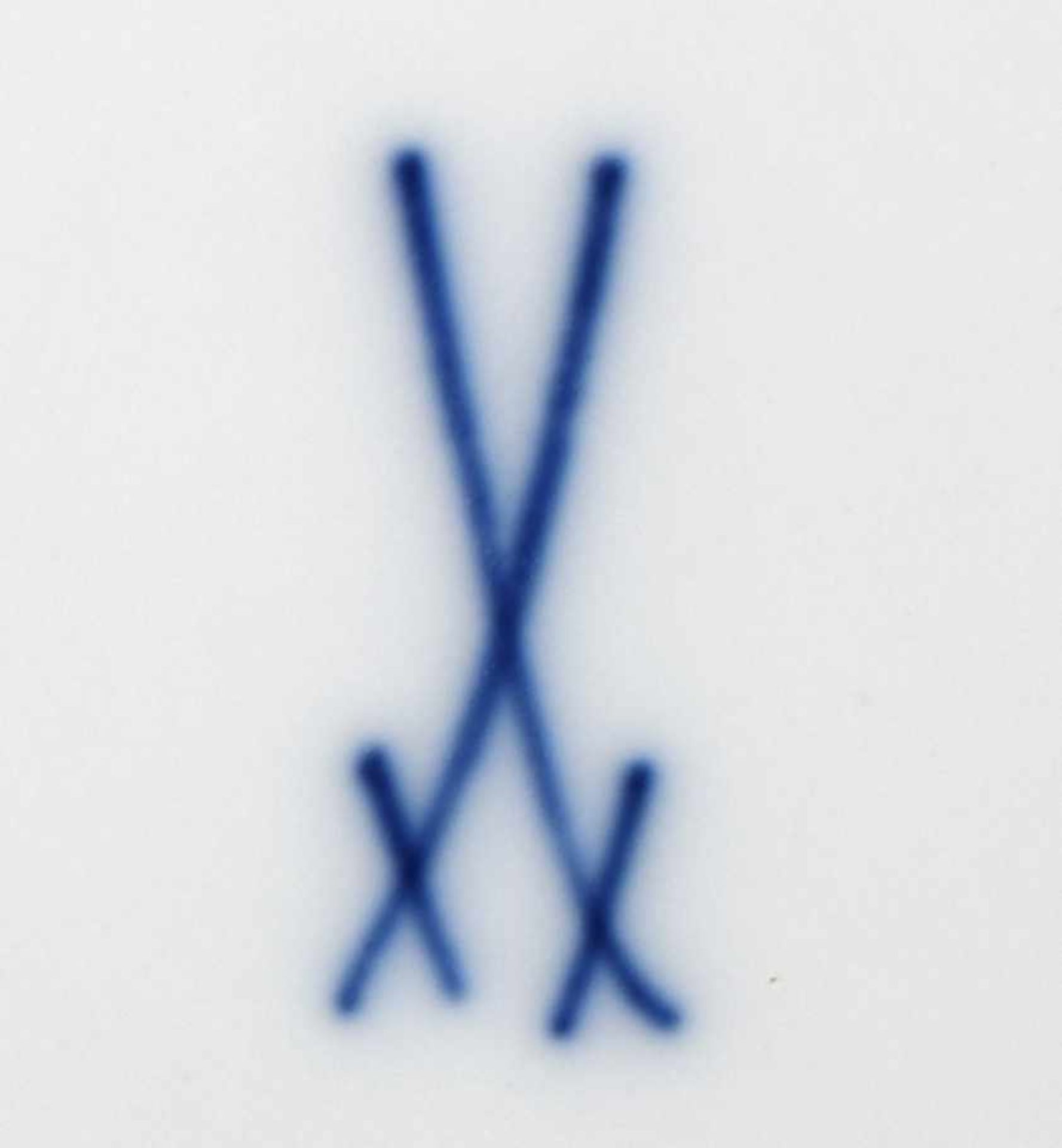 Prunkschale Manufaktur Meissen, Schwerter unterglasurblau, I. Wahl, hoher gewölbter Rand reich mit - Bild 3 aus 3