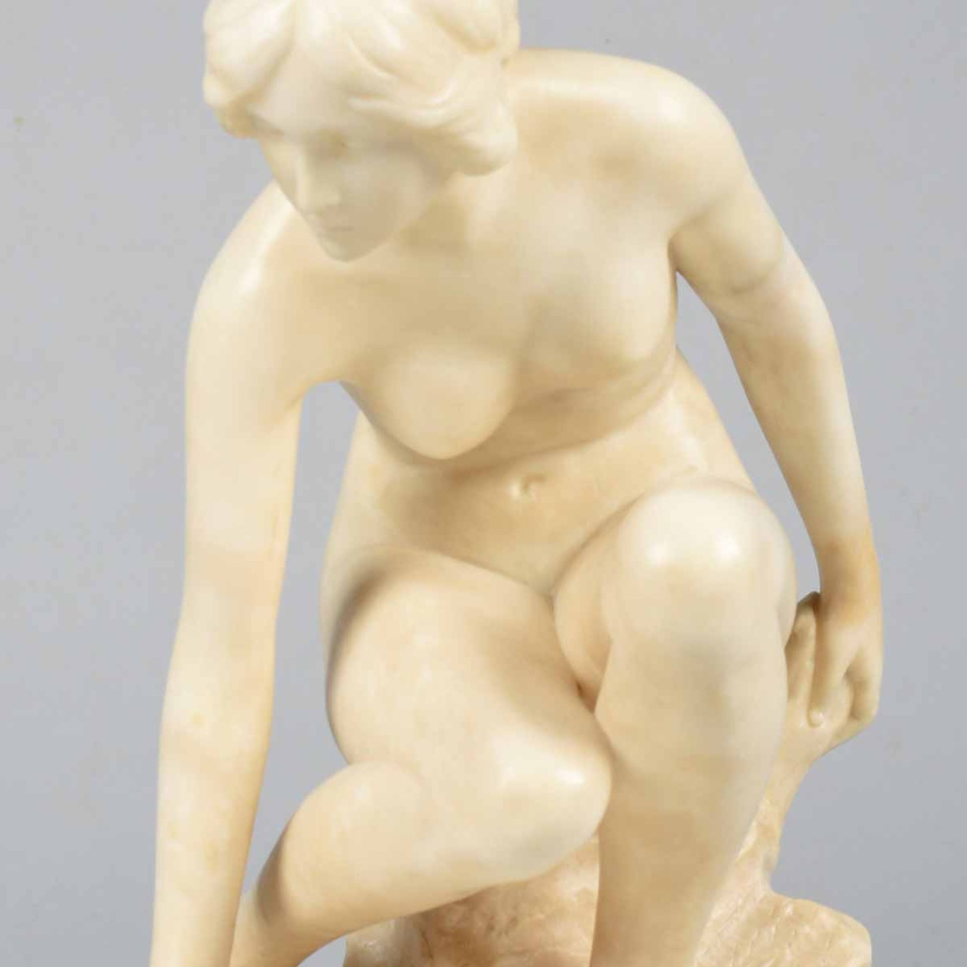 Cauer, Emil (1867 Bad Kreuznach - 1946 Gersfeld) Alabaster, "Wasserschöpferin", Aktdarstellung einer - Bild 2 aus 5