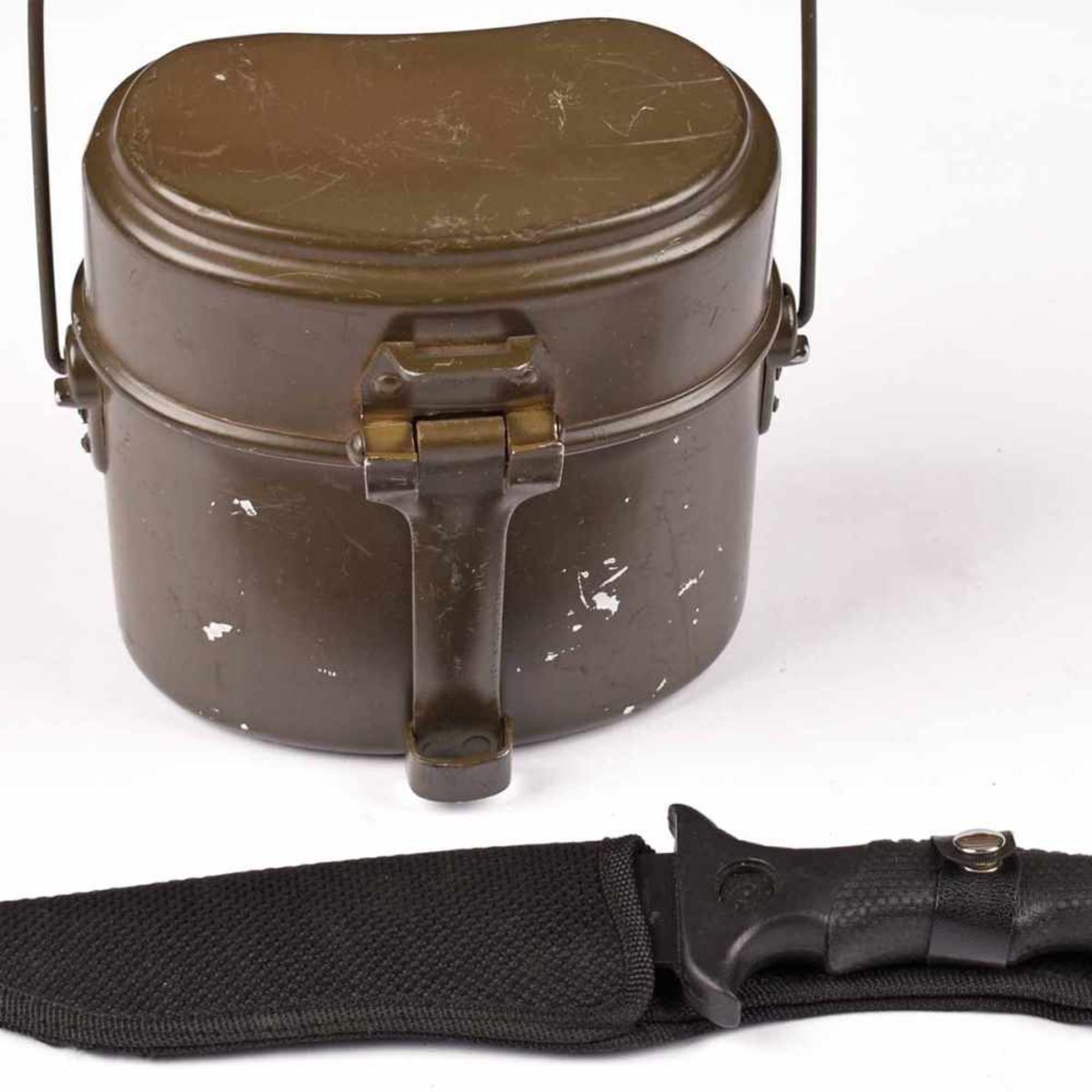 Armee-Zubehör 1 x Kochgeschirr, feldgrün sowie 1 x Messer "Gecko Knife", Stofftasche mit