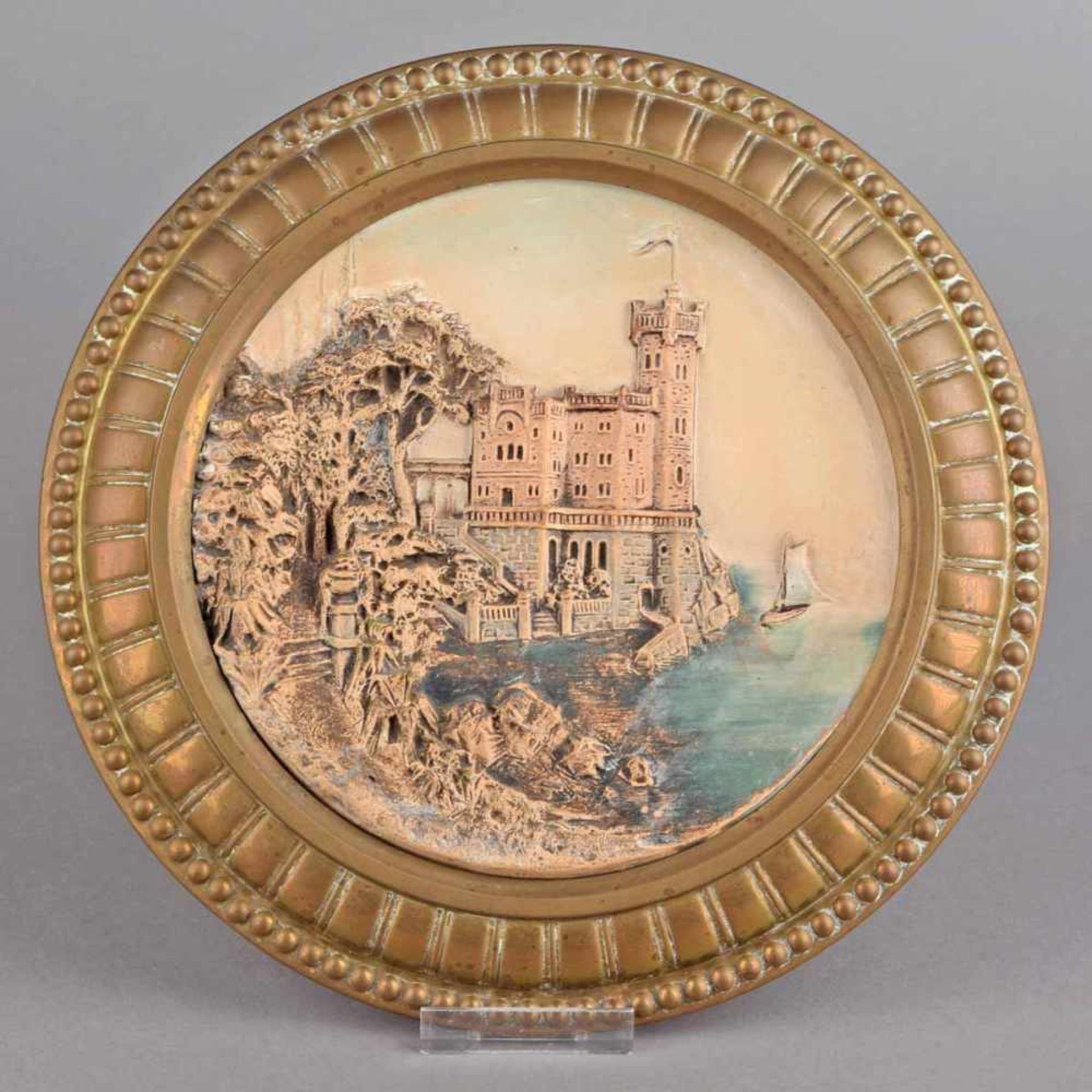 Historismus-Wandteller reliefplastische Darstellung Schloss Miramare an der Adria, beigefarbener - Bild 2 aus 2