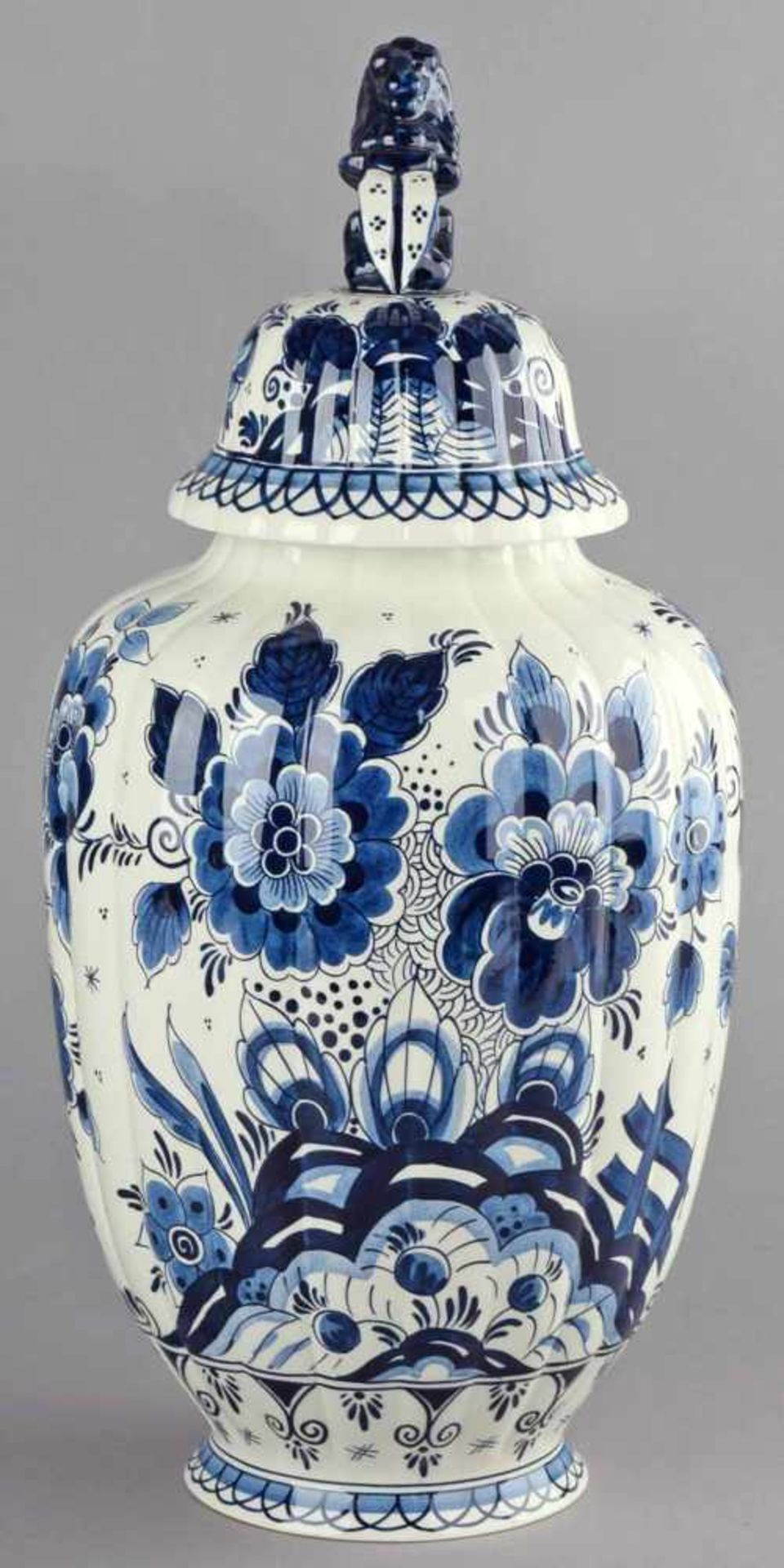 Deckelvase Delft (Pinselmarke), Modellnr. 1373-45, Fayence, cremefarben glasiert, geschulterte - Bild 2 aus 3