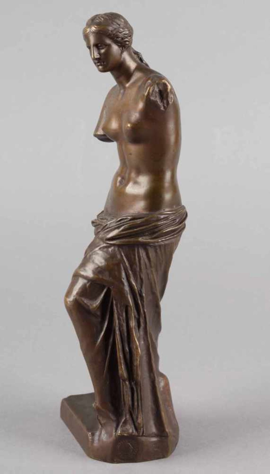 Venus von Milo Bronze, goldbraun patiniert, Nachbildung des bekannten Venusstandbildes im Halbakt, - Bild 3 aus 5