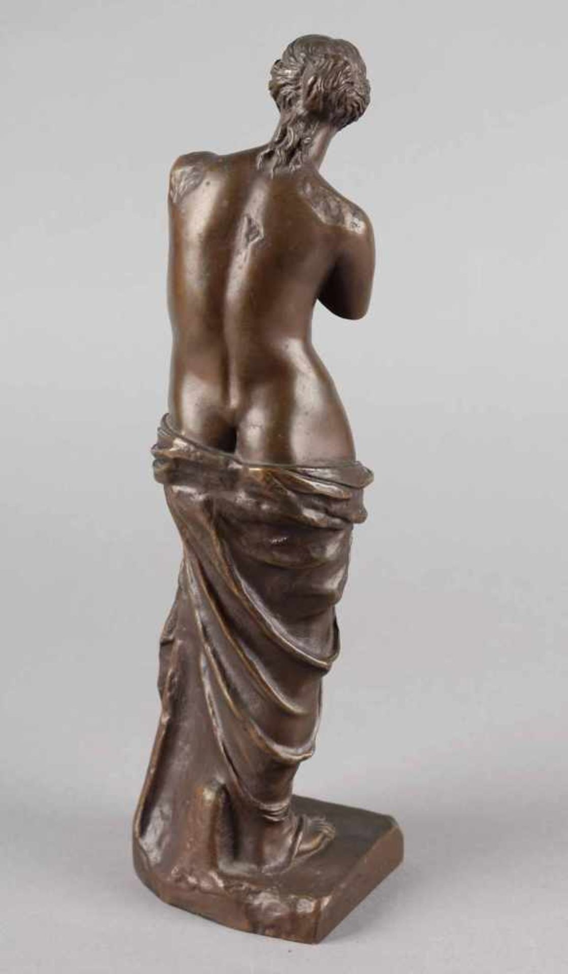 Venus von Milo Bronze, goldbraun patiniert, Nachbildung des bekannten Venusstandbildes im Halbakt, - Bild 4 aus 5