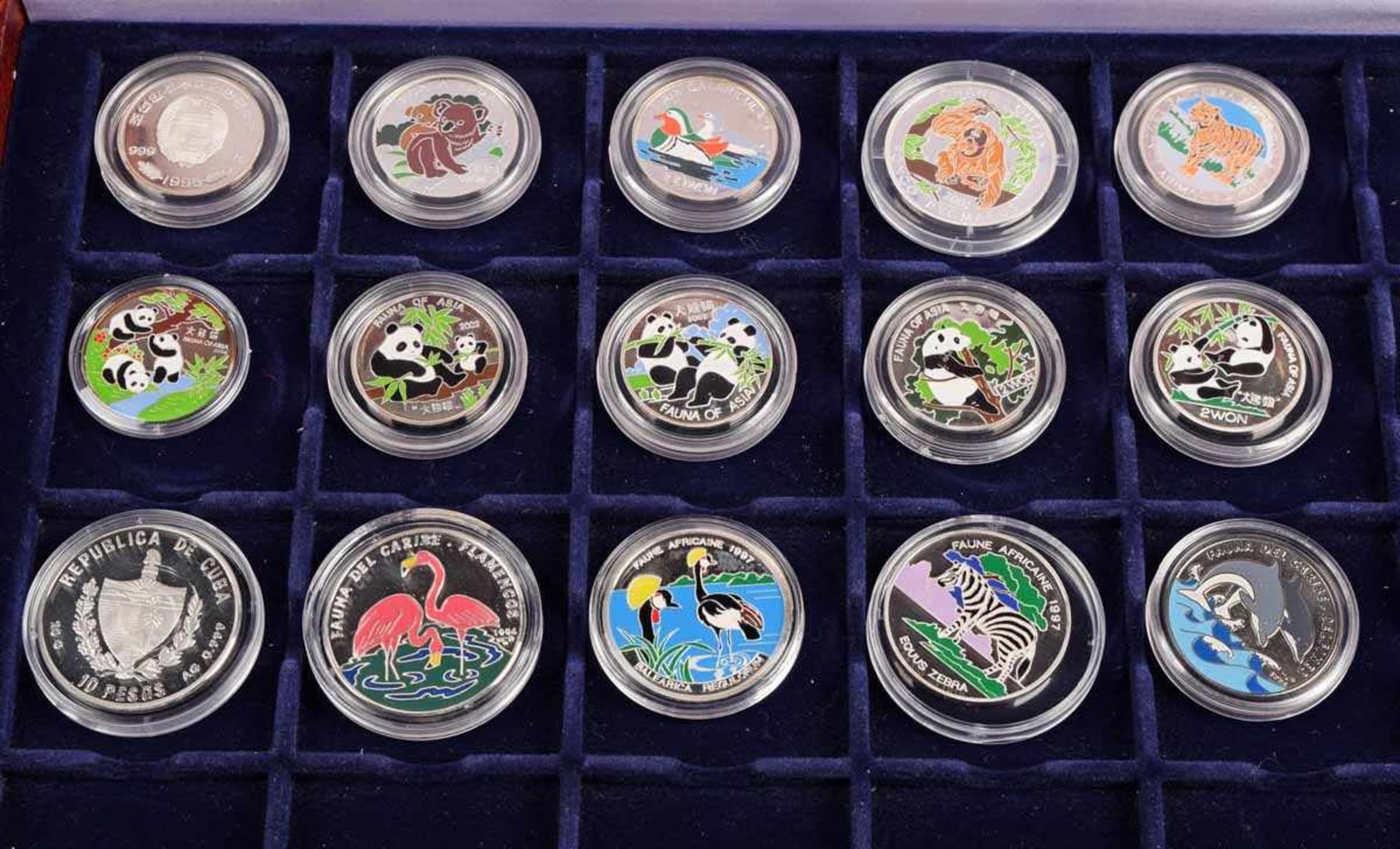 Sammlung Münzen "Tierwelt" insg. 15 Farbmünzen, davon 14 x Feinsilber, dabei: 5 x 2 Won Korea 2000- - Bild 2 aus 2