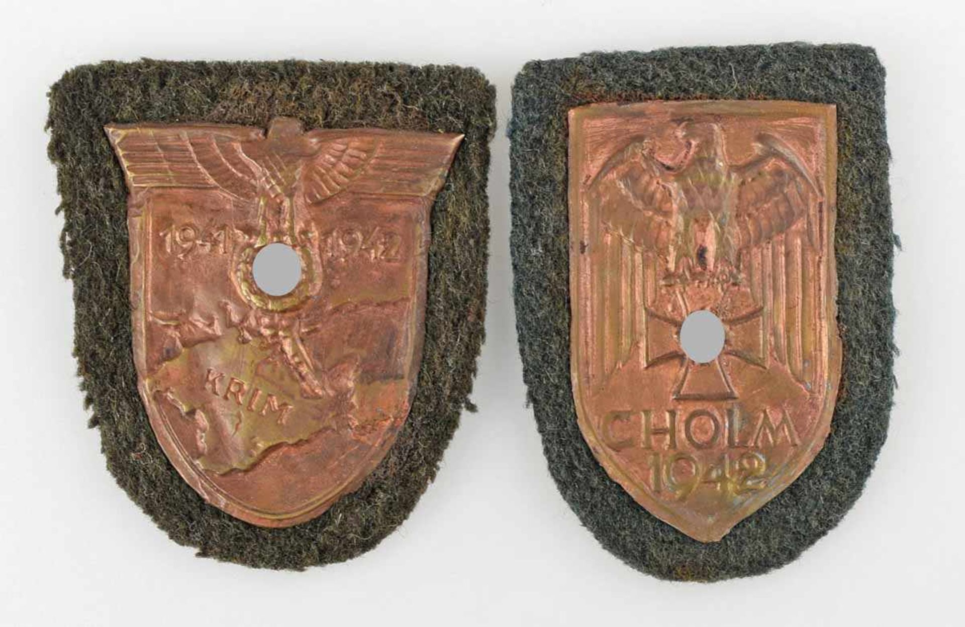 Paar Uniformzeichen III. Reich 1 x Ärmelschild Krim 1941/42, Adler mit Swastika über Landkarte, - Bild 2 aus 3