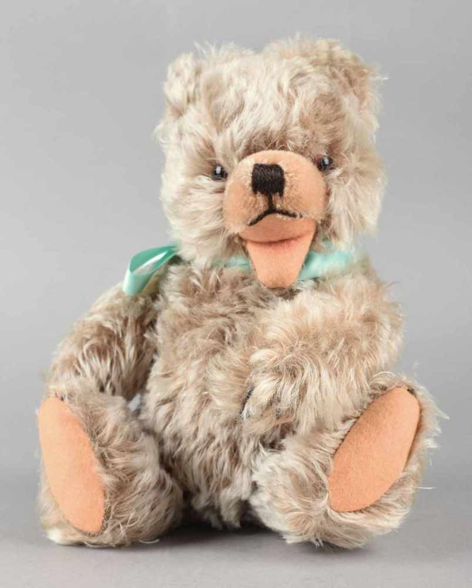 Teddybär beiges Mohairfell, Glasaugen, gestickte Schnauze und Krallen, beweglicher Kopf, Stimme, - Bild 2 aus 2