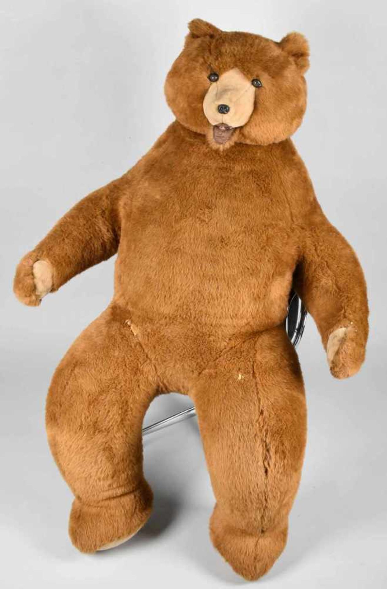 Übergroßer Teddybär Ausstellungsstück mit braunen Plüschfell, Weichkörper, leichte - Bild 2 aus 3