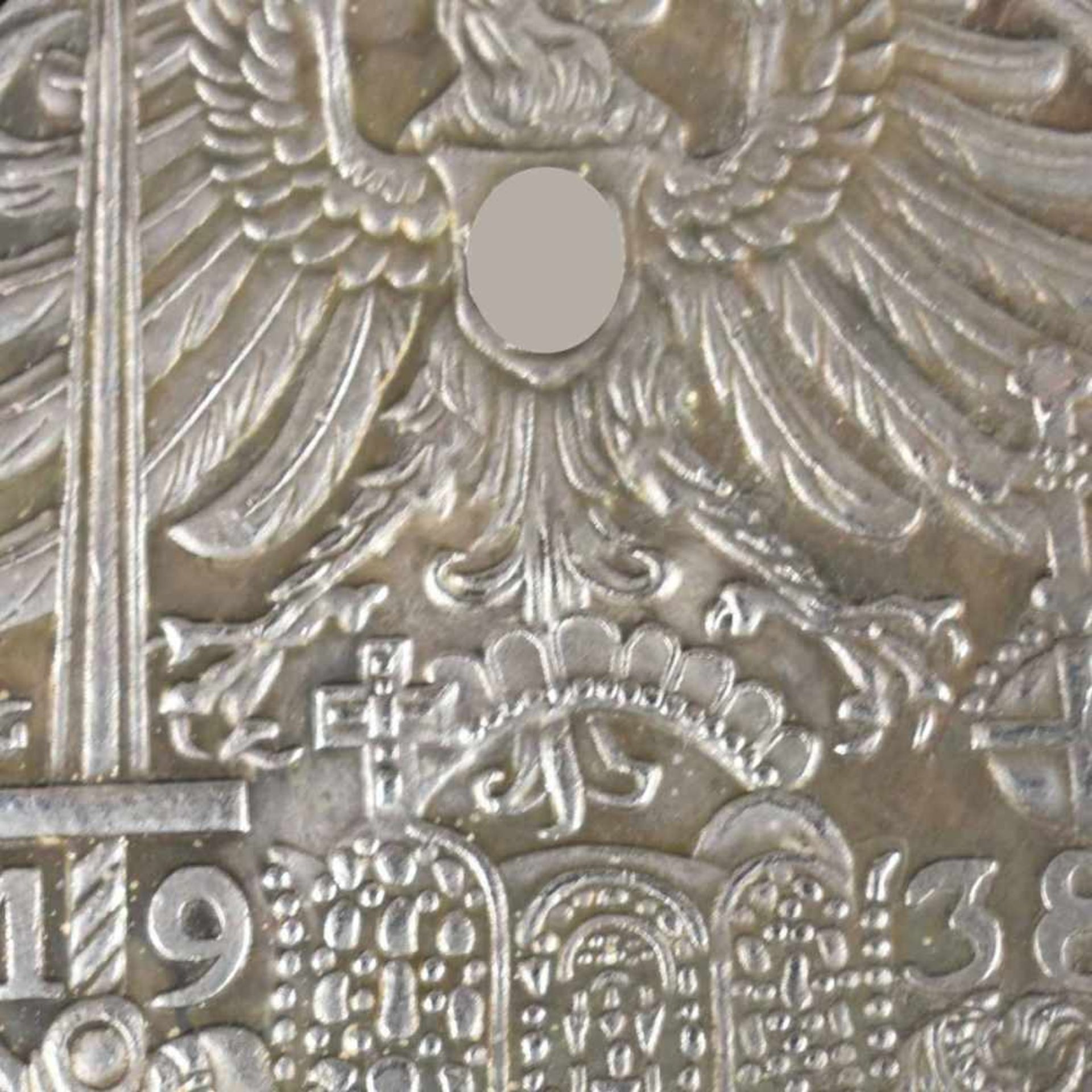 Medaille III. Reich 1938 Metall silberfarben, "Des Reiches Kronzier in des Reiches Mitte", auf die