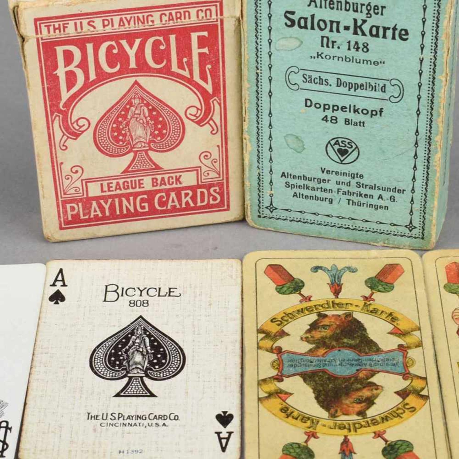 Paar Kartenspiele Altenburger Salon-Karte Nr. 148 sowie "US Playing Card Co. Bicycle", nicht auf