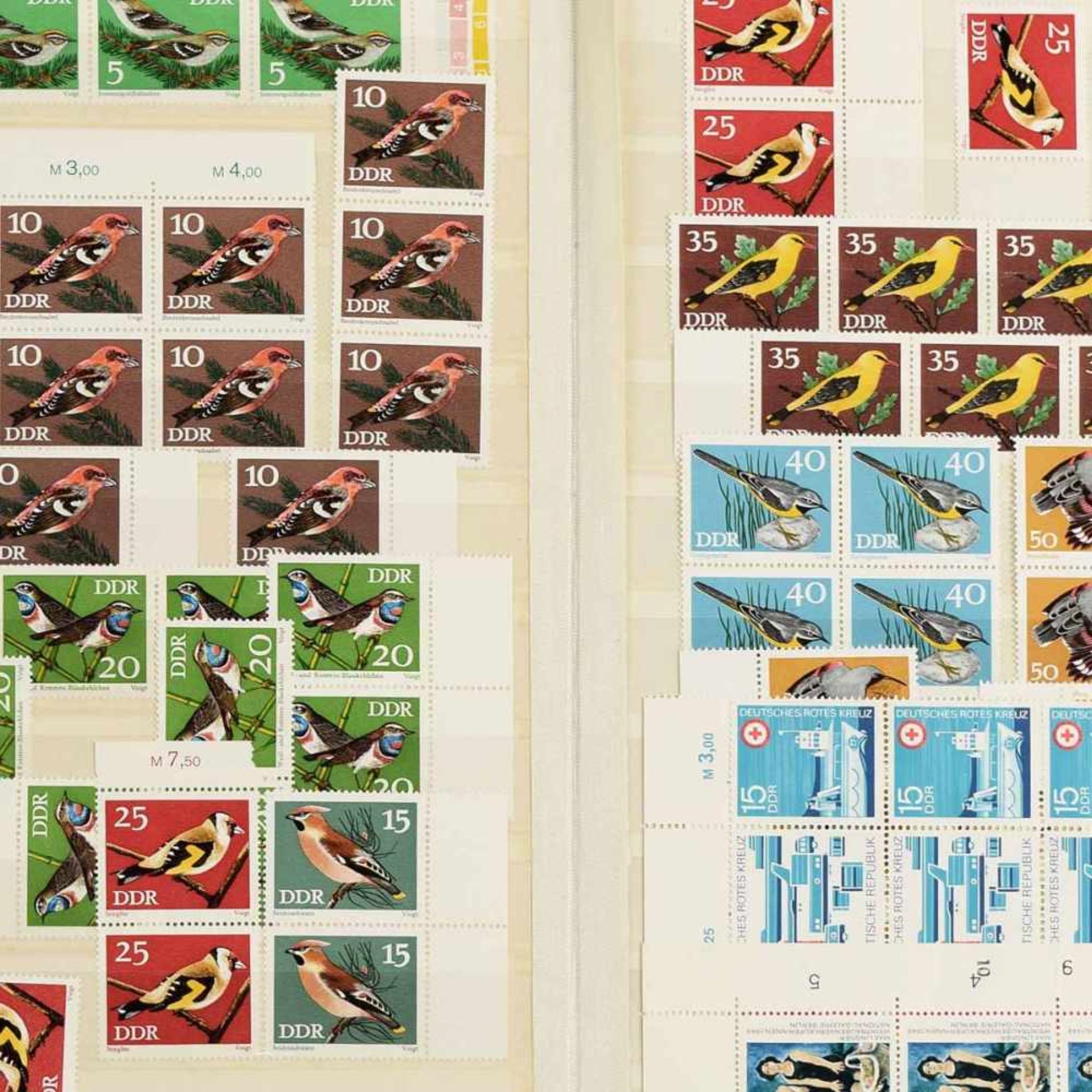 Sammlung Briefmarken dabei u.a.: 1 x Posten Ersttagsbriefe, Belege, Ganzsachen DDR, 1 x Posten