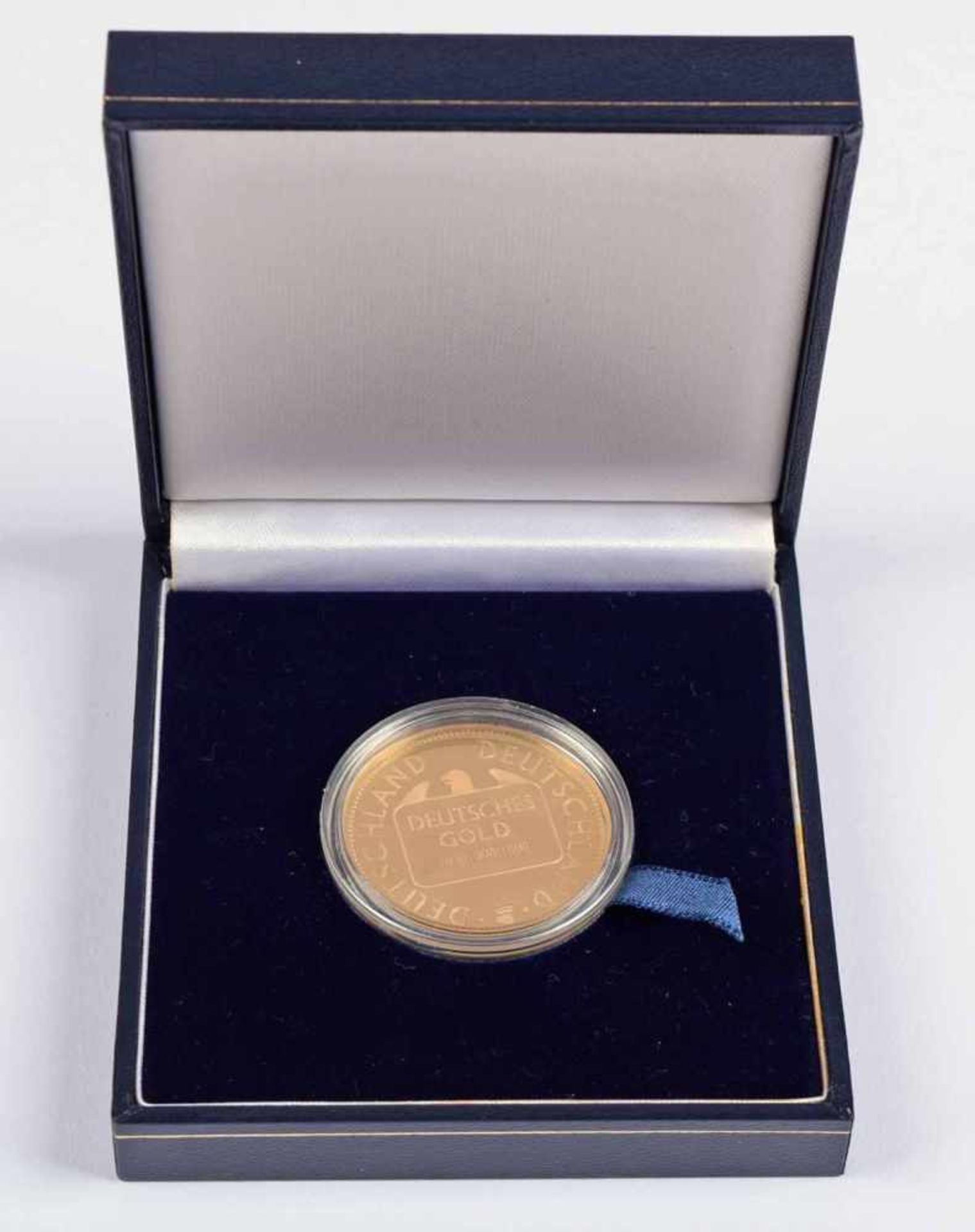 Goldmedaille "Abschied von der D-Mark" 900/1000, 10 g, D 35 mm, hrsg. von der Staatlichen Münze - Bild 2 aus 3