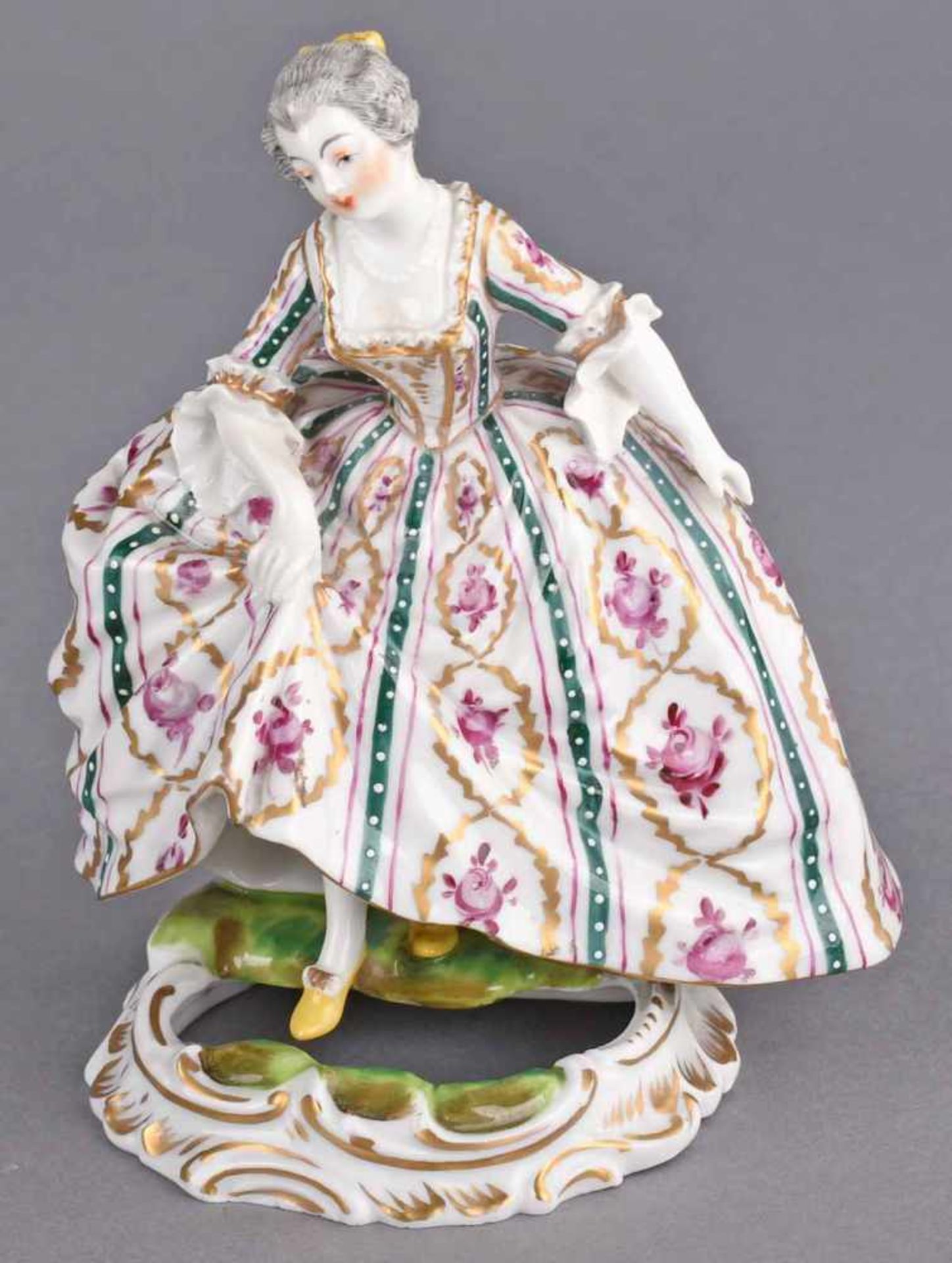 Zierfigur gemarkt, schreitende Dame im Krinolinenkleid, farbig bemalt, auf ringförmigem - Bild 2 aus 4