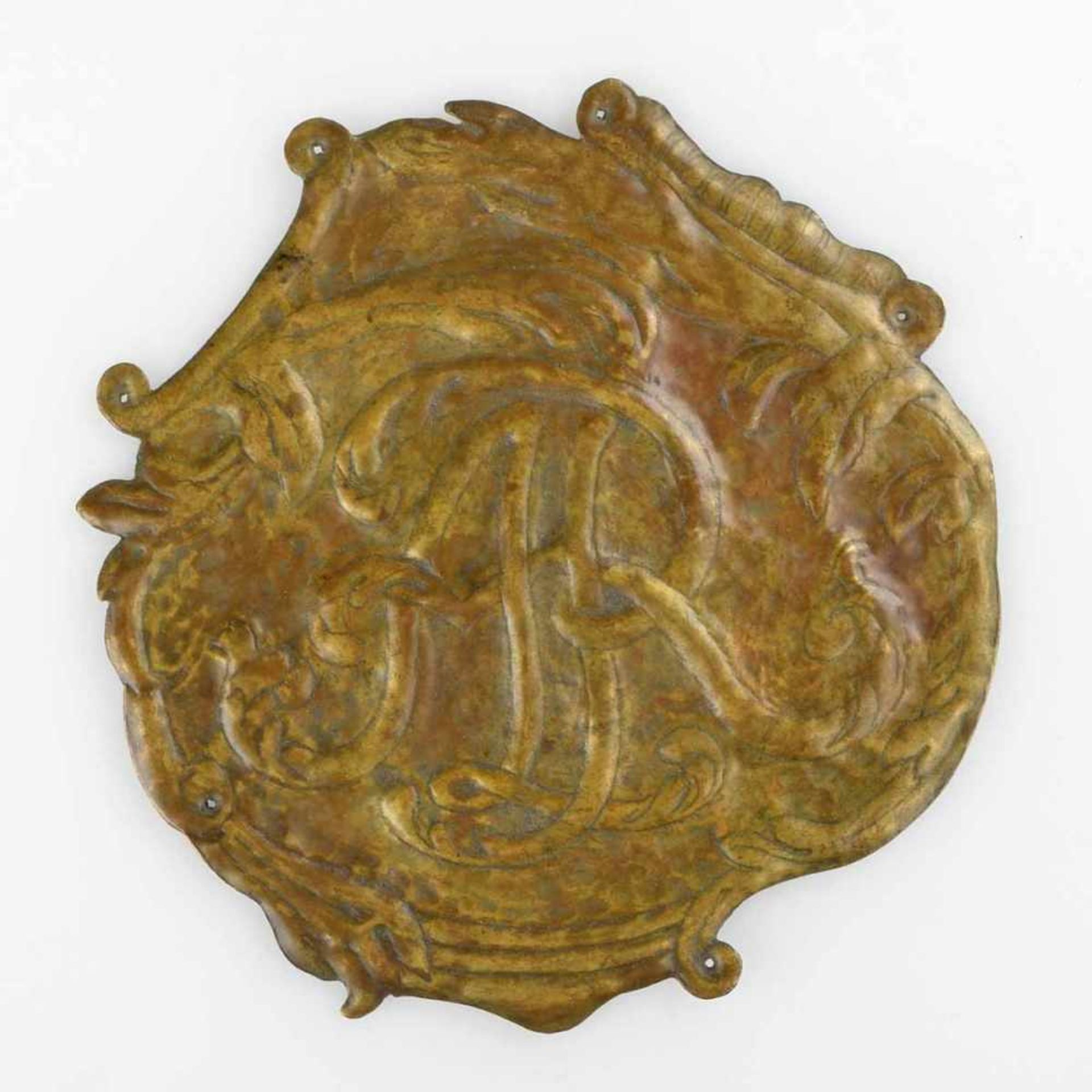 Zierblech "Augustus Rex" Sachsen Messing, von Hand getrieben bzw. verziert, zentrales Monogramm "AR" - Bild 2 aus 3