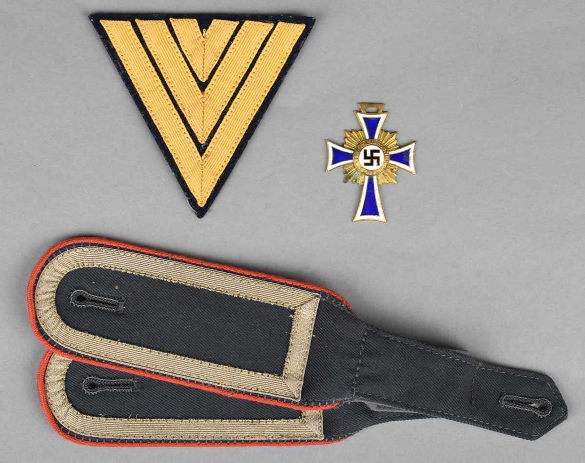 Konvolut Militaria III. Reich insg. 4 Teile, dabei: 1 x "Der deutschen Mutter", Stufe Gold mit Etui, - Bild 2 aus 2