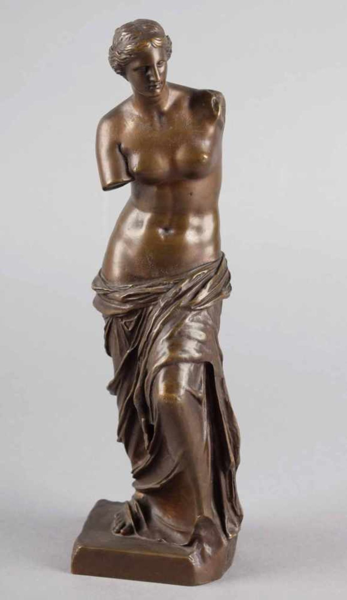 Venus von Milo Bronze, goldbraun patiniert, Nachbildung des bekannten Venusstandbildes im Halbakt, - Bild 2 aus 5