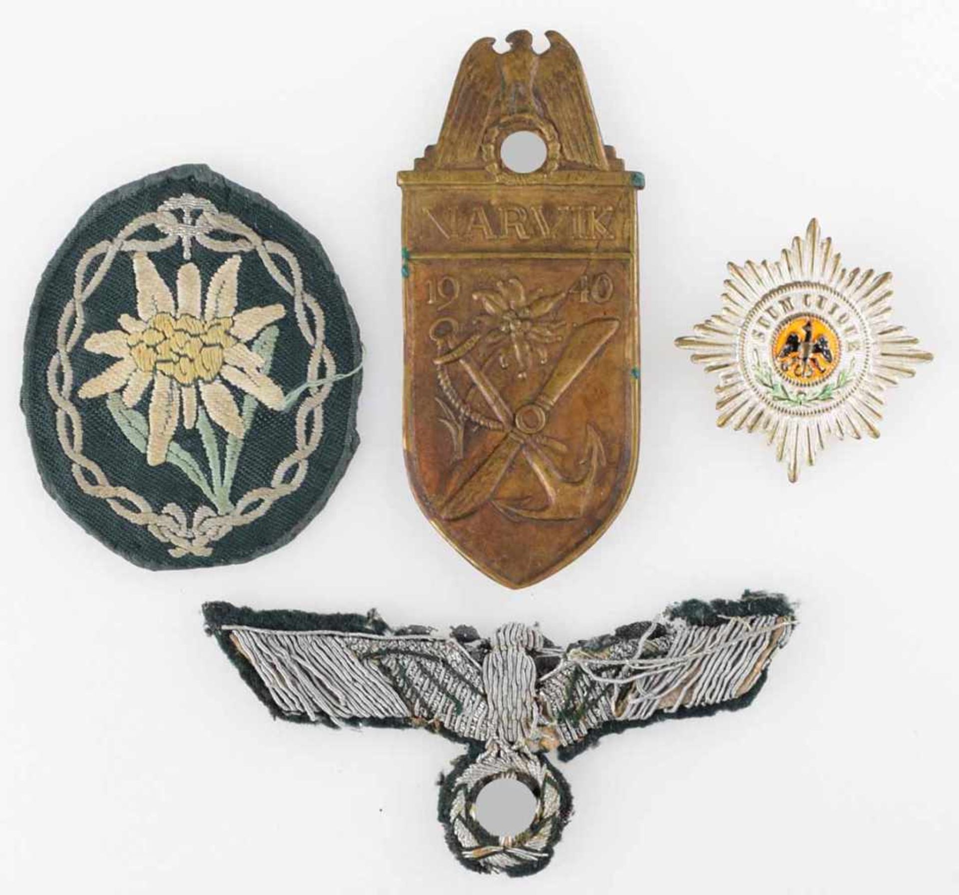 Uniformzubehör III. Reich insg. 4 Teile, 1 x Ärmelschild Narvik 1940, ca. 9 x 4 cm, 1 x Uniformadler - Bild 2 aus 2