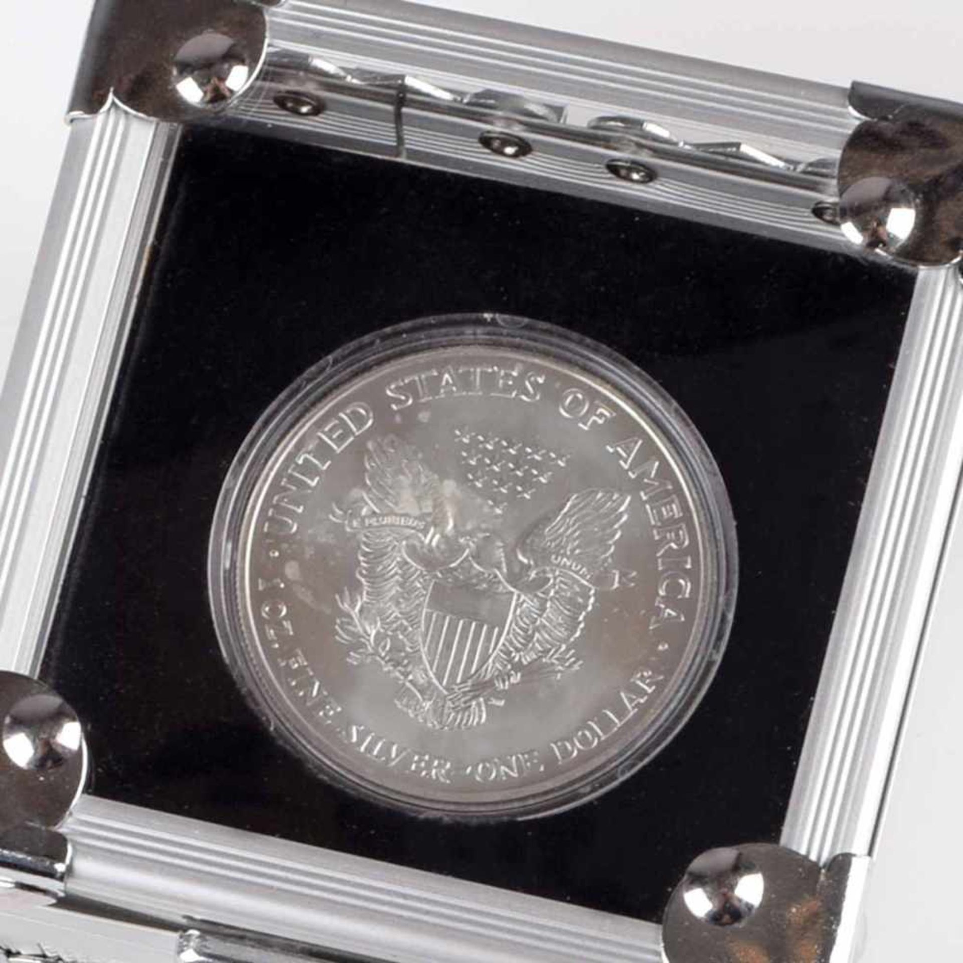 Konvolut amerikanischer Münzen insg. über 50 Stück, 1 Dollar - 1 Dime, dabei u.a.: 7 x 1 Dime,