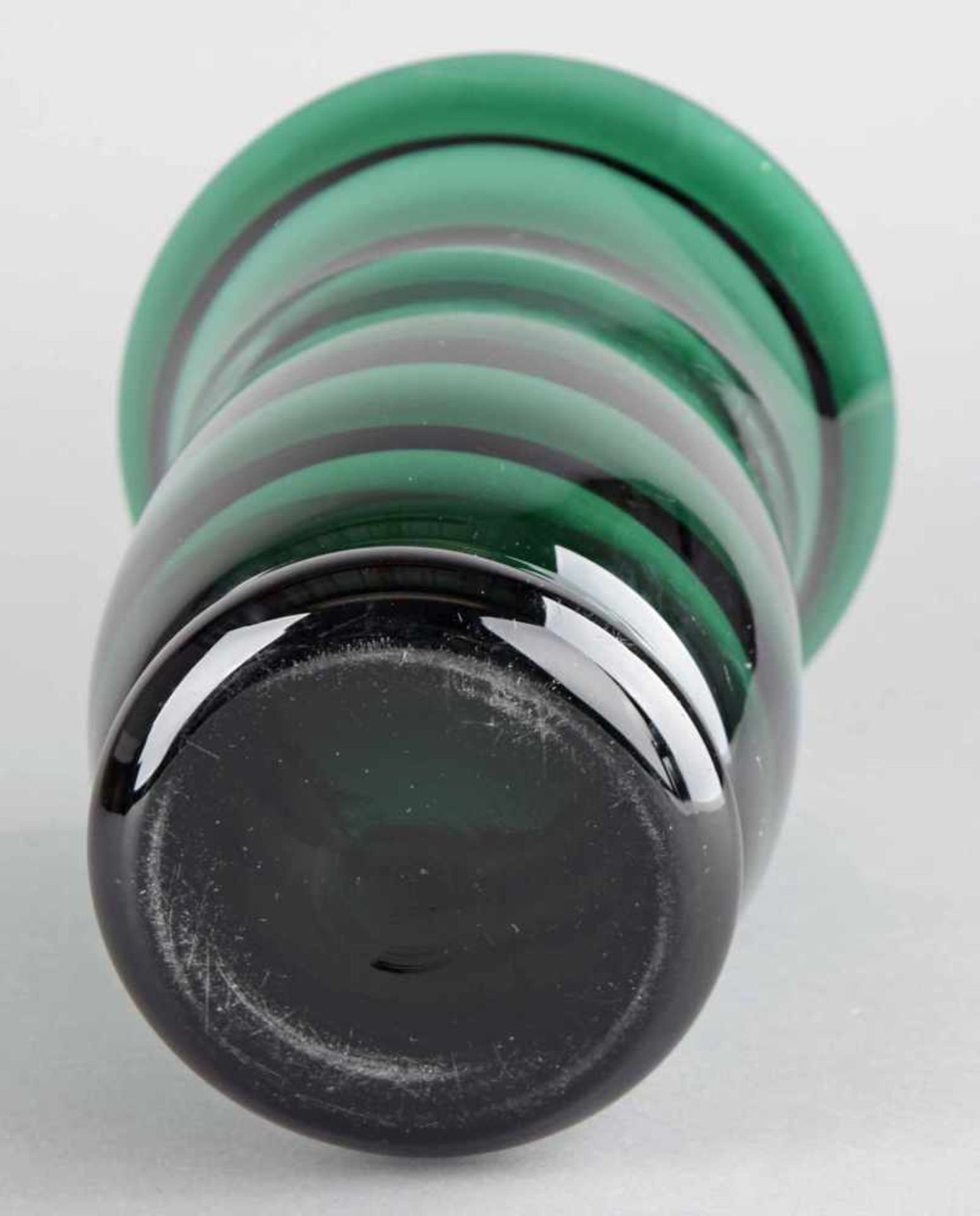 Vase Hersteller: WMF, Geislingen, Entwurf: Erich Jachmann, dunkelgrün eingefärbtes Kristallglas, - Bild 3 aus 3