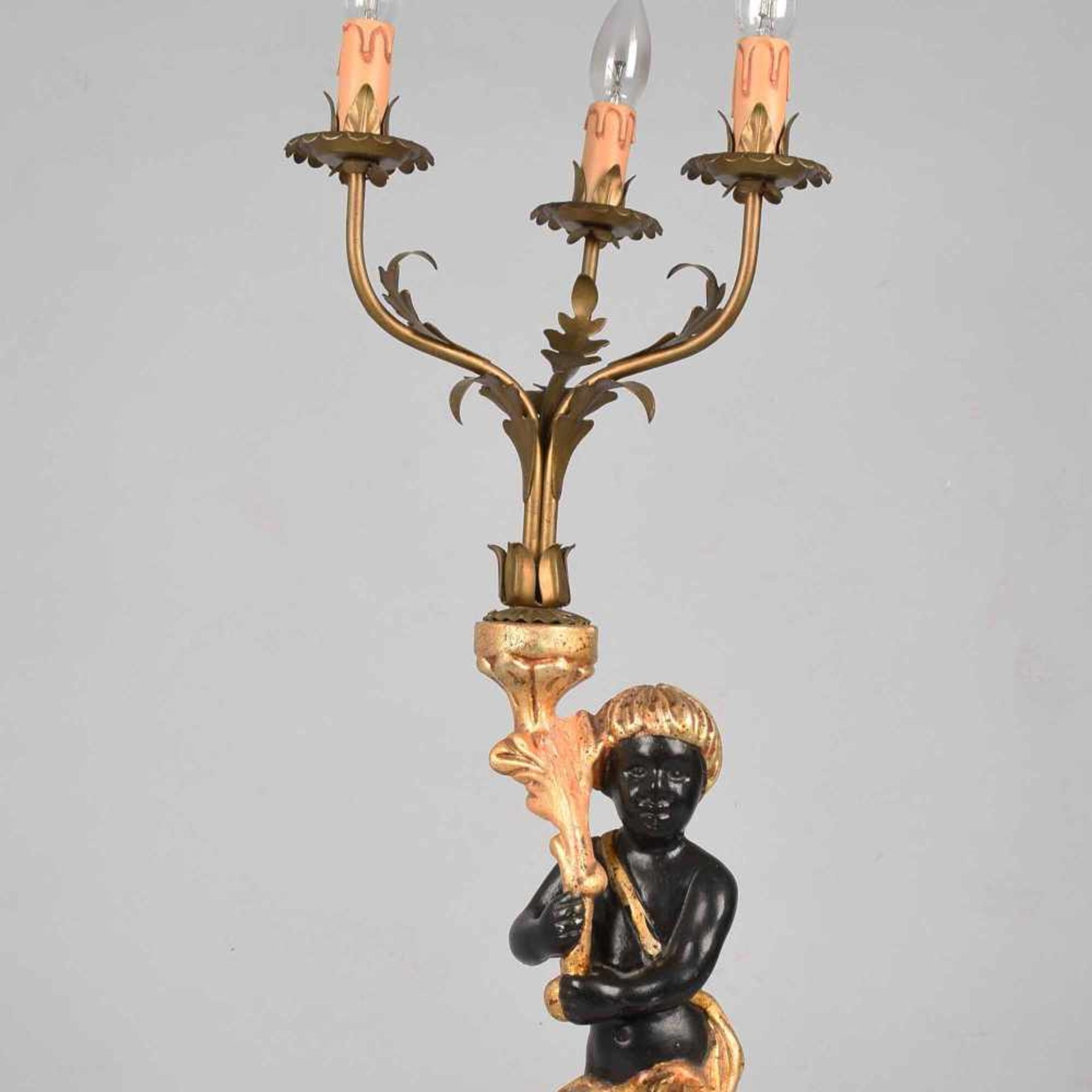 Figürlicher Leuchter im Stil der Venezianischen Figurenleuchter, Holz geschnitzt und farbig gefasst,