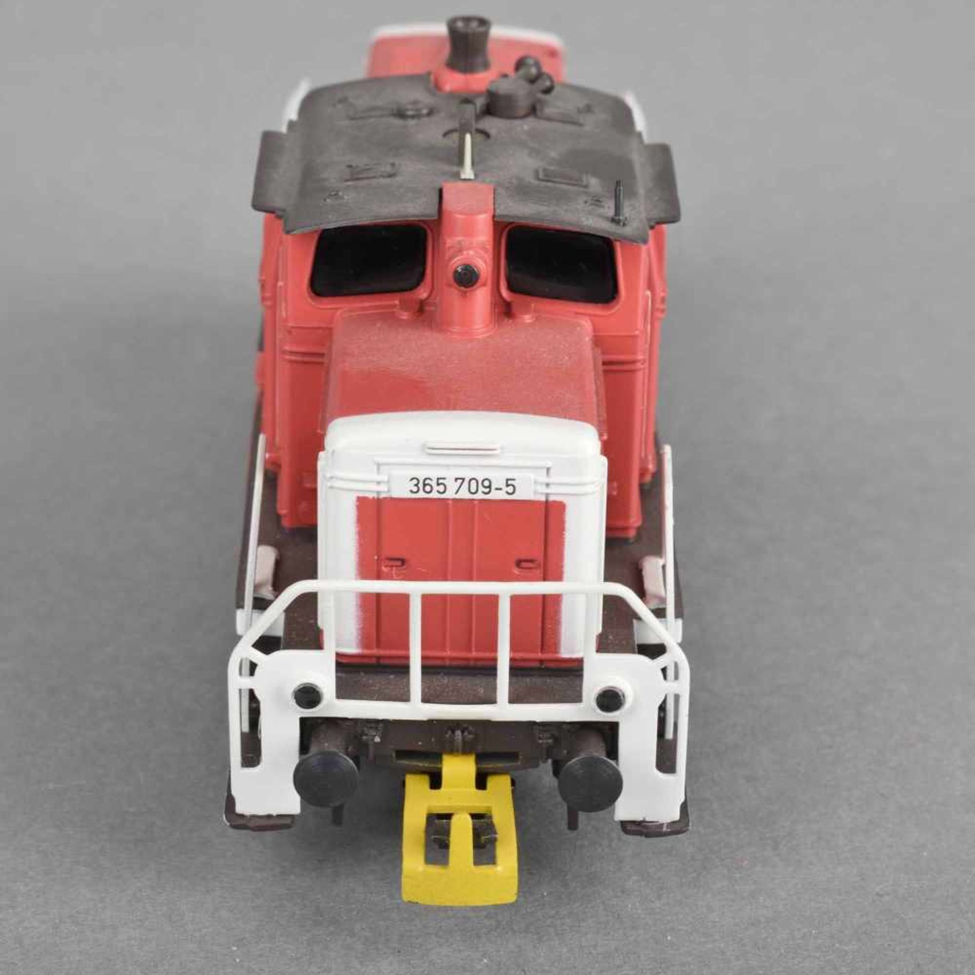 Diesel-Lokomotive Hersteller: Märklin, Spur H0, Nr. 365 709-5, Mittelleiter, Achsfolge C, L ca. 12,5 - Bild 4 aus 4
