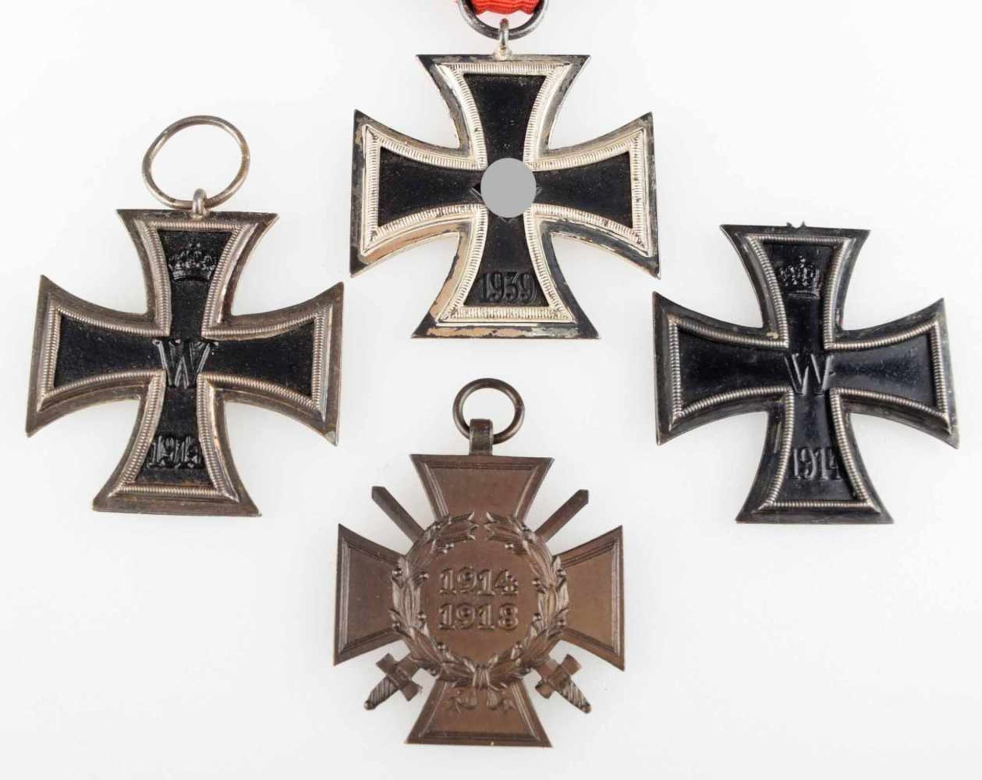 Kampfabzeichen I. und II. Weltkrieg 1 x Eisernes Kreuz 1939 II. Klasse, Trageöse mit schwarz-weiß- - Bild 2 aus 3