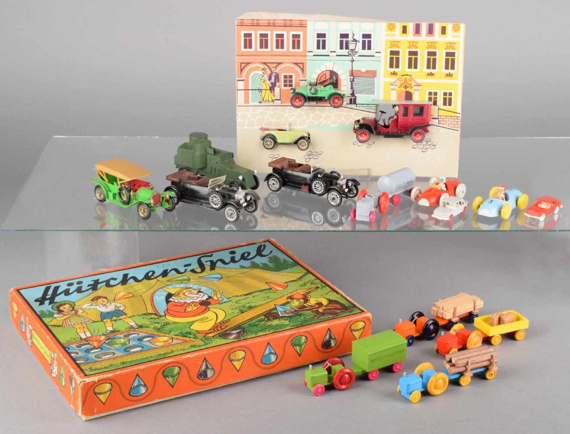 Konvolut Spielzeug 1 x Hütchenspiel, 6 x Modellautos nach historischem Vorbild der 20er/30er - Bild 2 aus 2