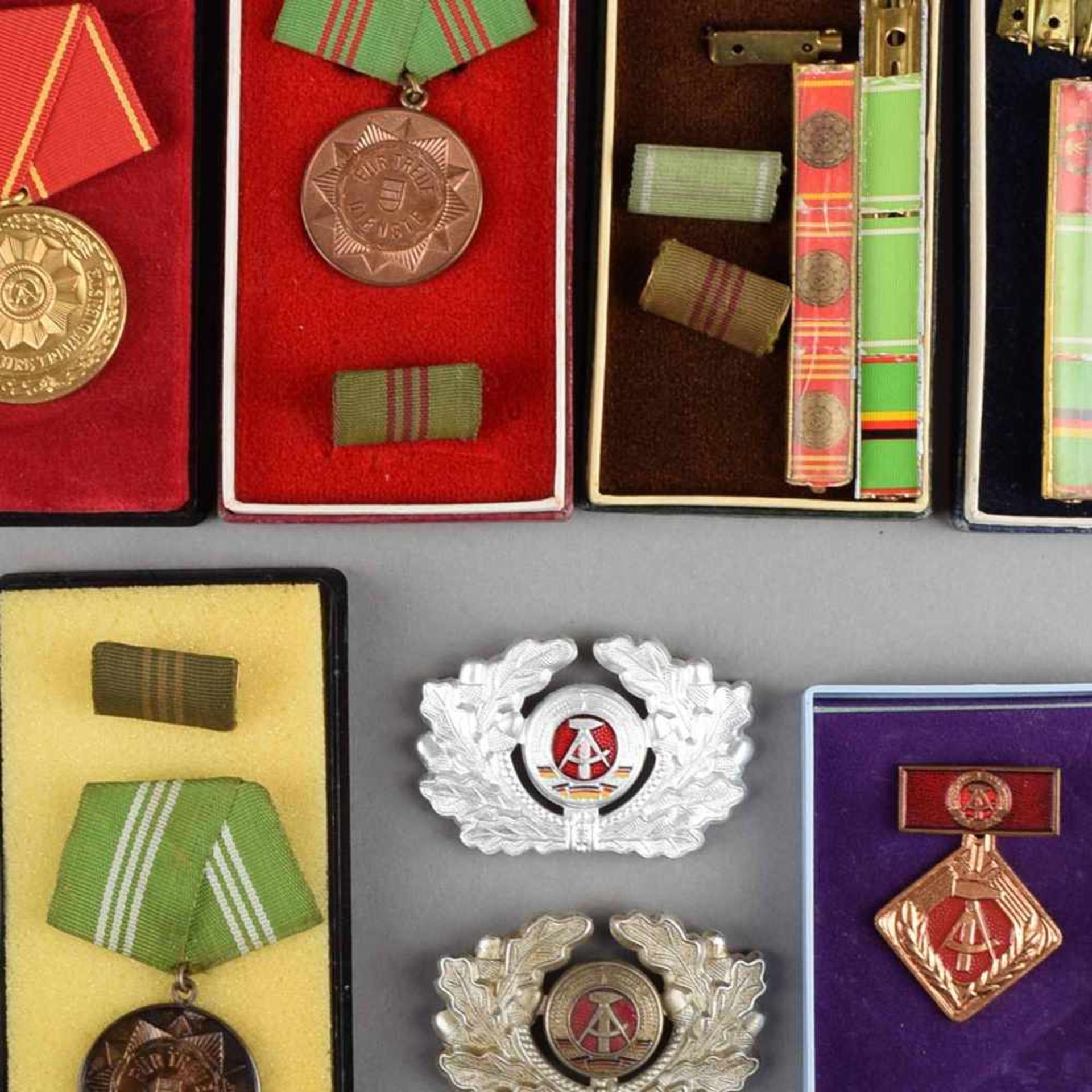 Ordensspange und Auszeichnungen DDR 1 x 4-teilige Bandspange, Ministeriums des Innern, je Medaille