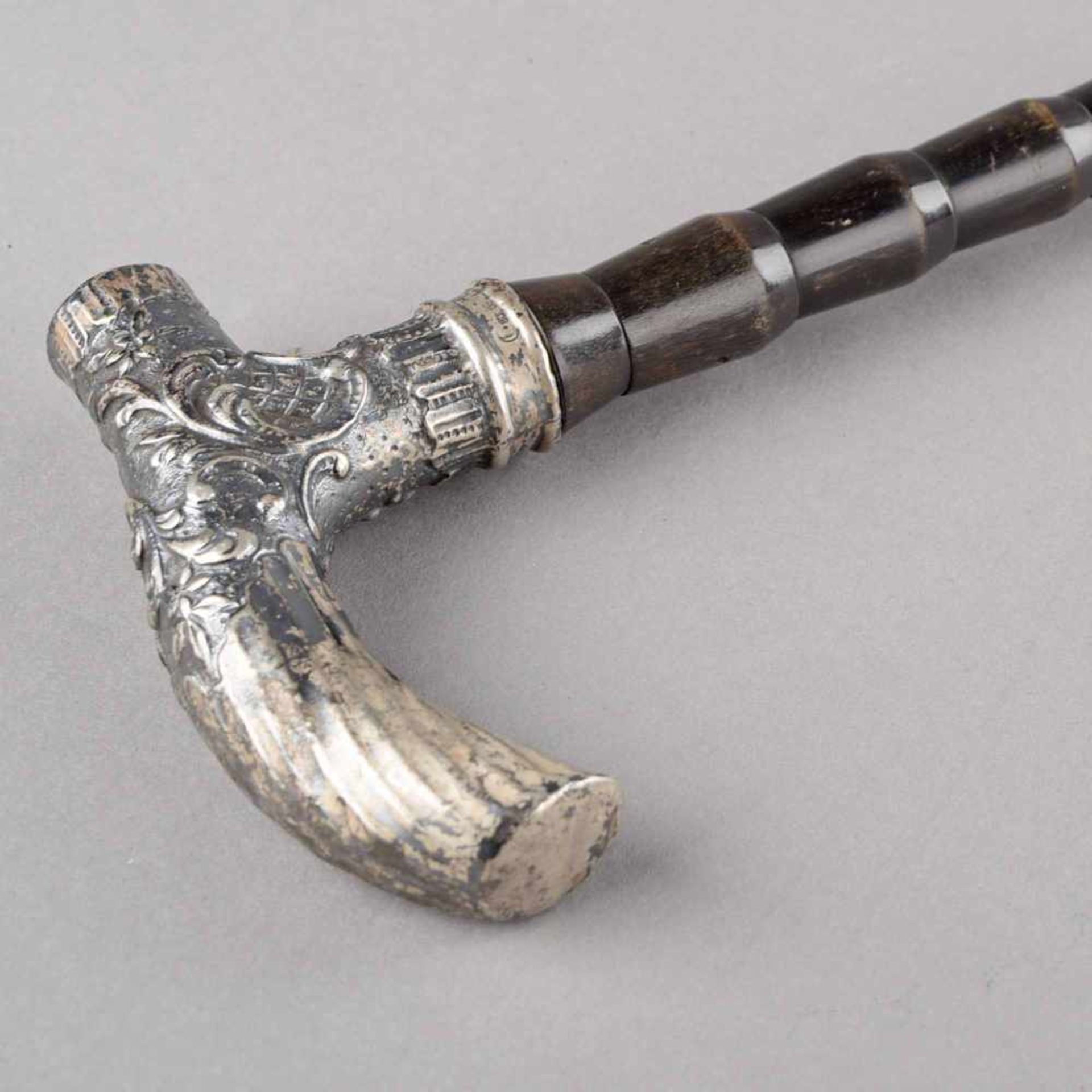 Art déco-Spazierstock profilierter Schuss aus poliertem Horn, Griff aus Silber 800, reich - Bild 3 aus 3