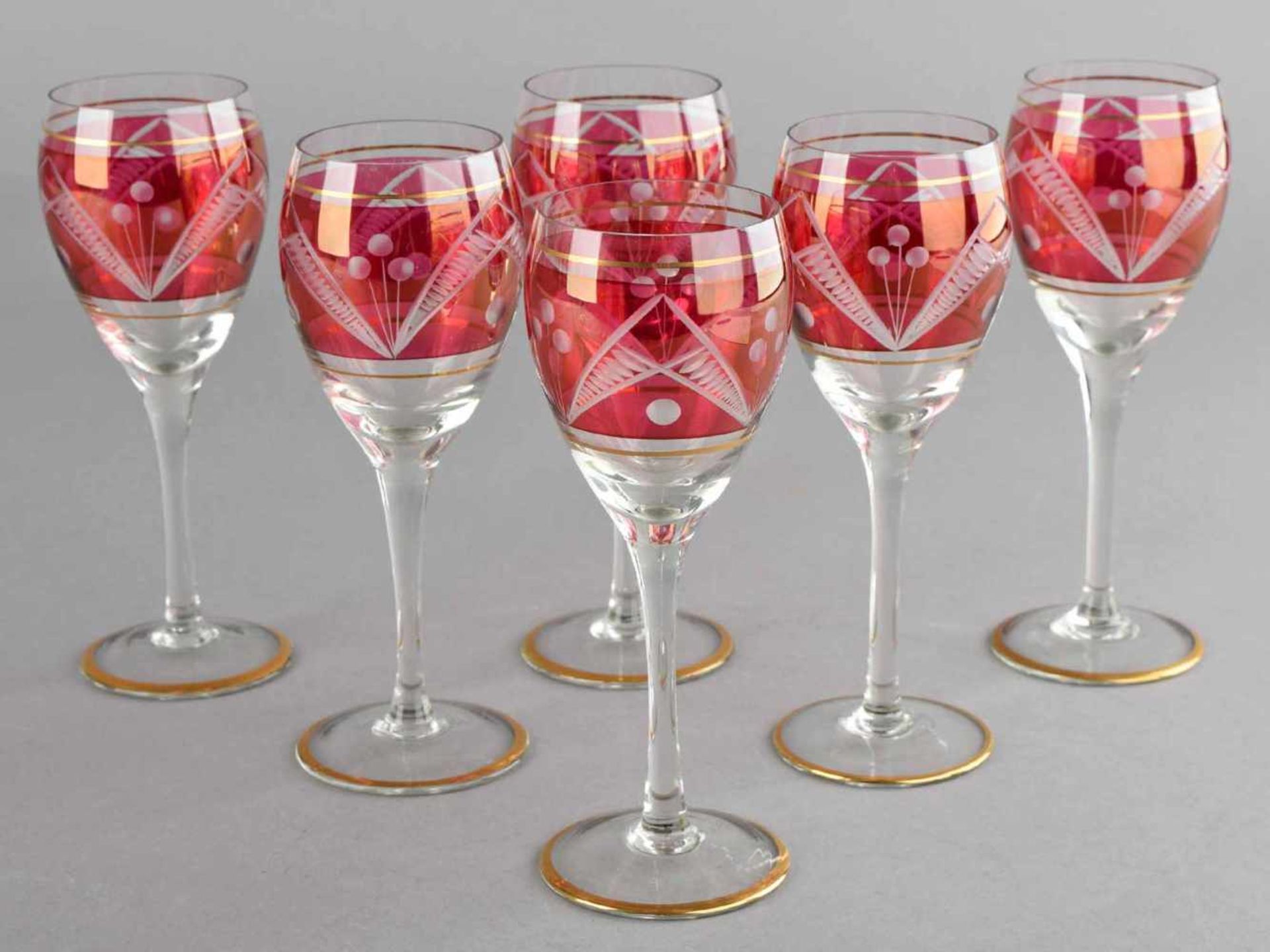 Sechs Weingläser farbloses Glas partiell himbeerrot gebeizt, Scheibenfuß mit leicht tailliertem - Bild 2 aus 2