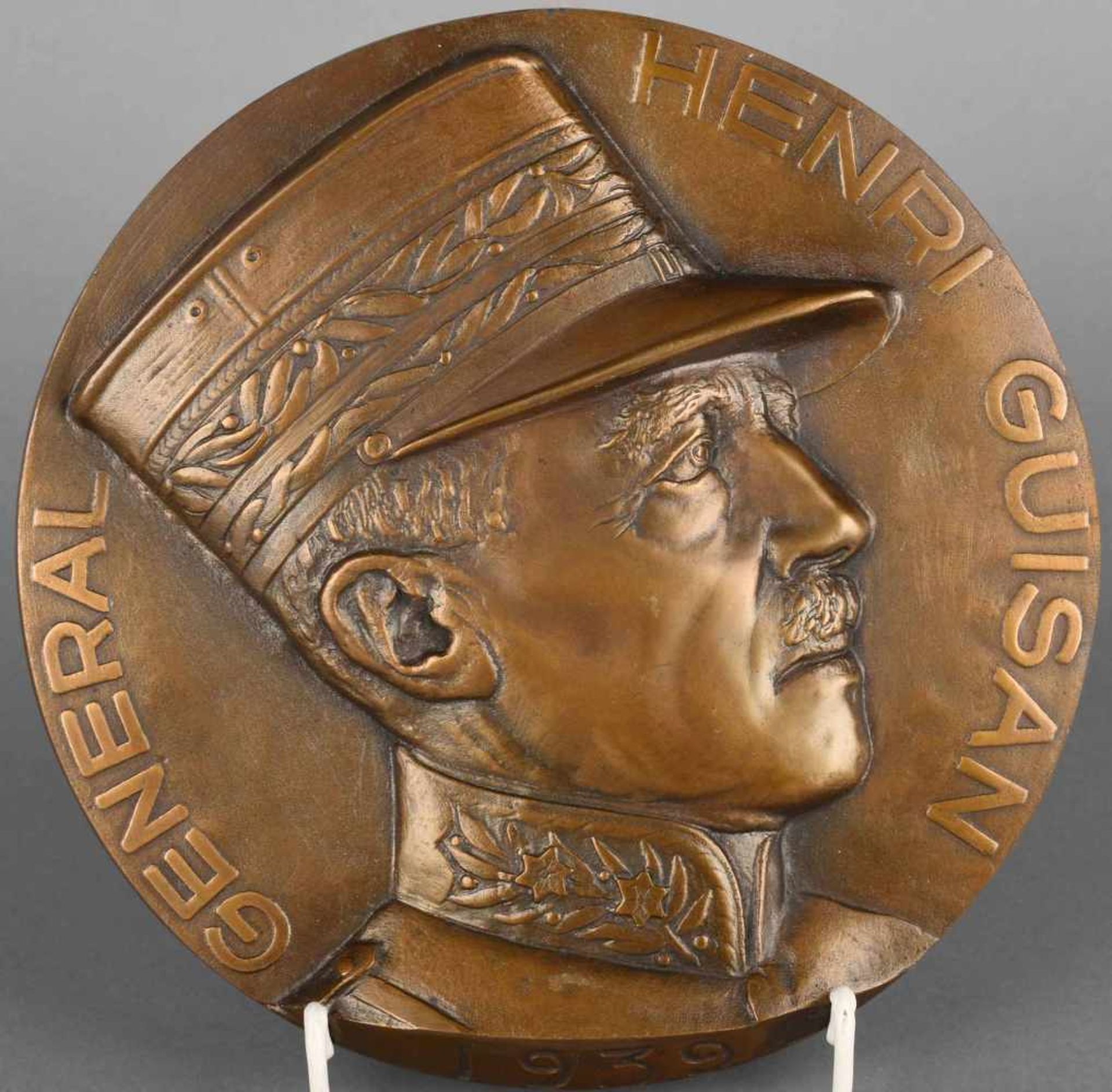 "General Henri Guisan 1939" große Bronzeplakette, reliefiert gearbeitet, General Guisan in Uniform - Bild 2 aus 2