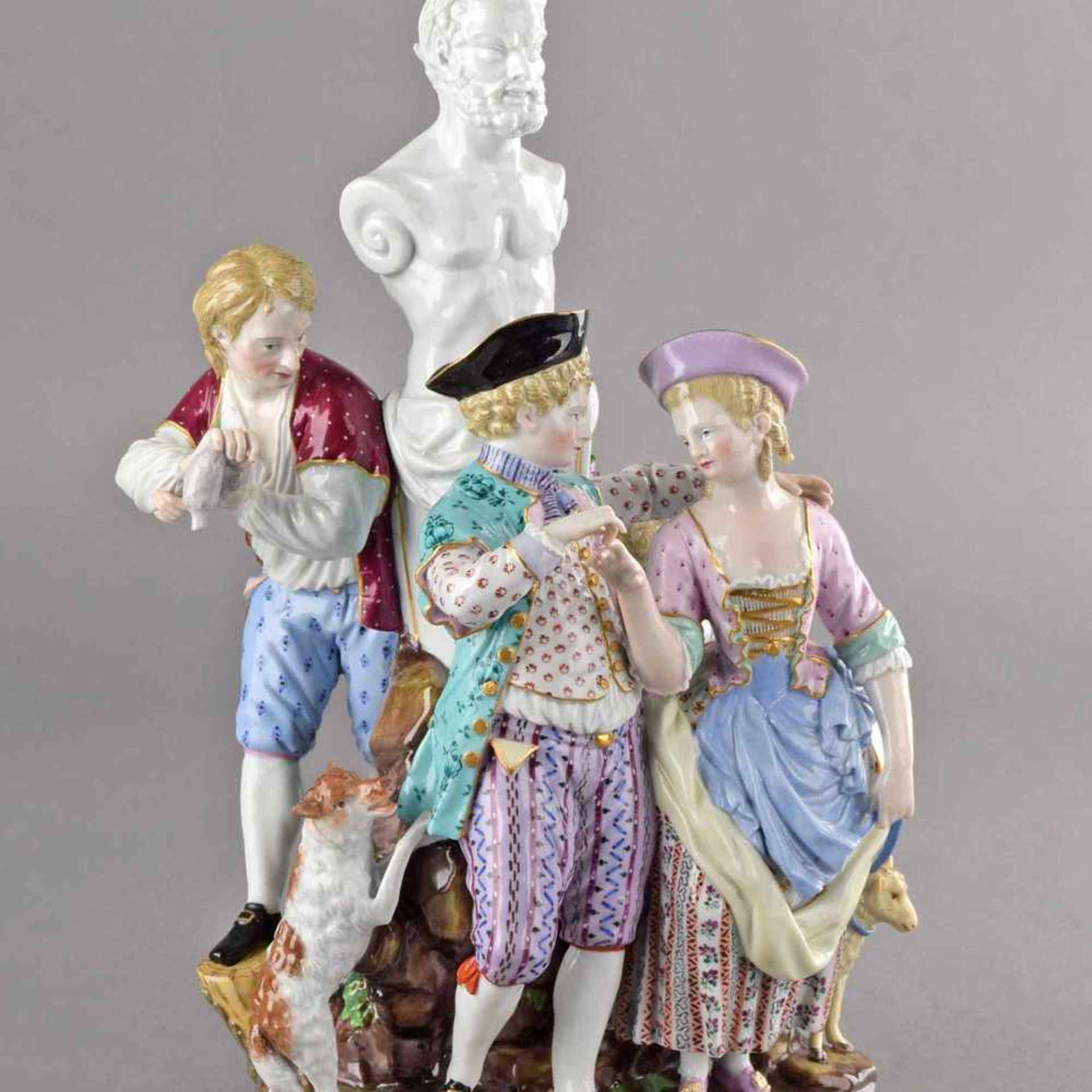Klassizistische Figurengruppe Manufaktur Meissen, Schwerter unterglasurblau, 1 Durchschliff,