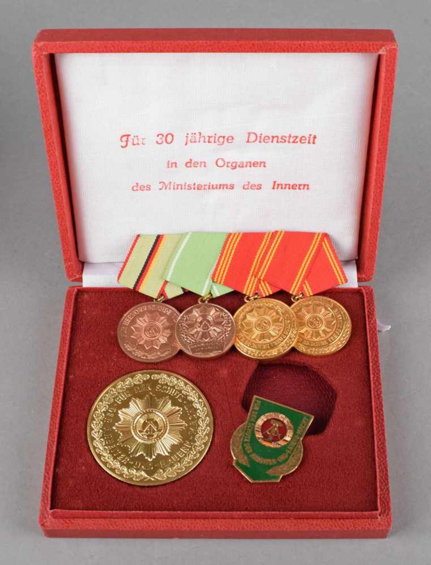 Ordensspange und Auszeichnungen DDR 1 x 4-teilige Bandspange, Ministeriums des Innern, je Medaille - Bild 3 aus 3