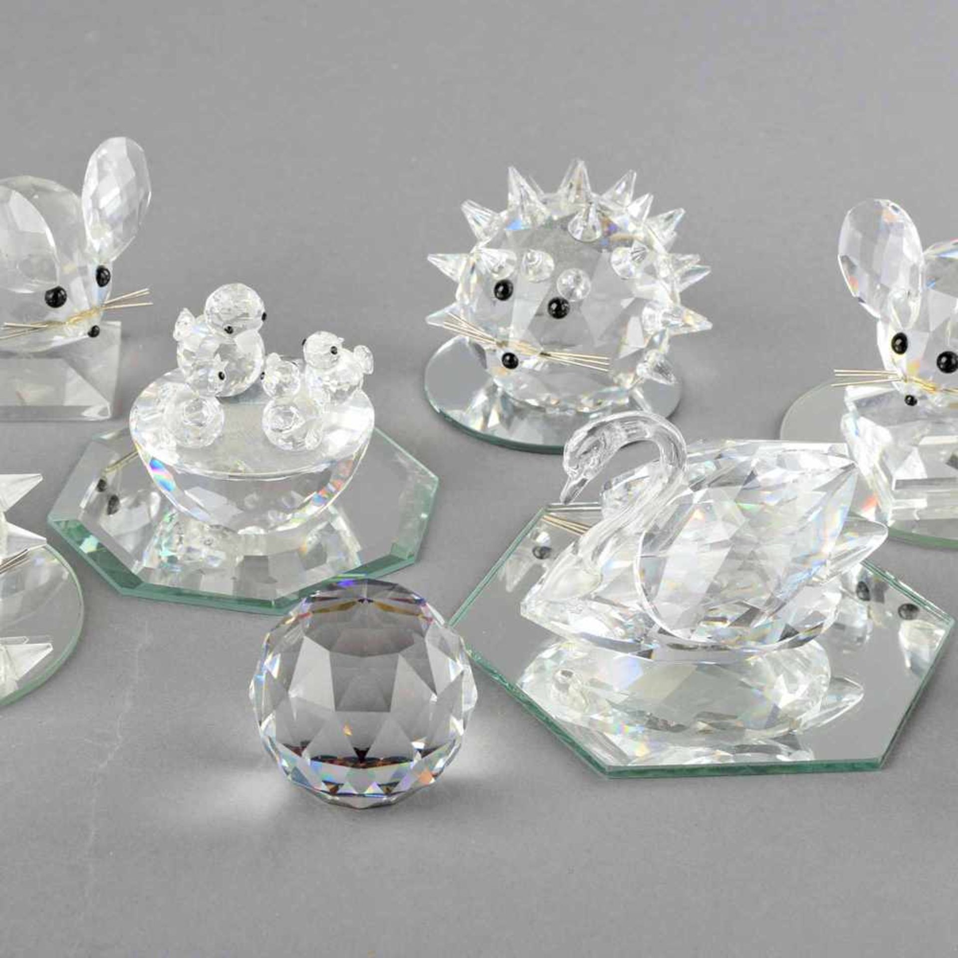 Konvolut Swarovski-Aufstellfiguren insg. über 15 Stück, dabei: 2 Igel, 2 Mäuse, Schwan,