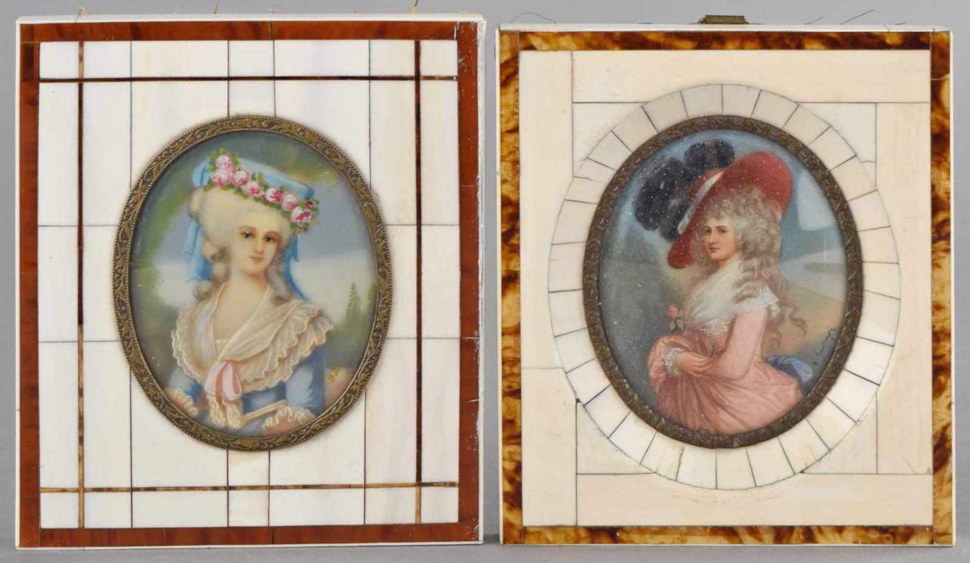 Paar Miniaturen Öl/Bein, Darstellung zweier junger Damen in der Kleidung des 18. Jhs., nach - Bild 2 aus 2
