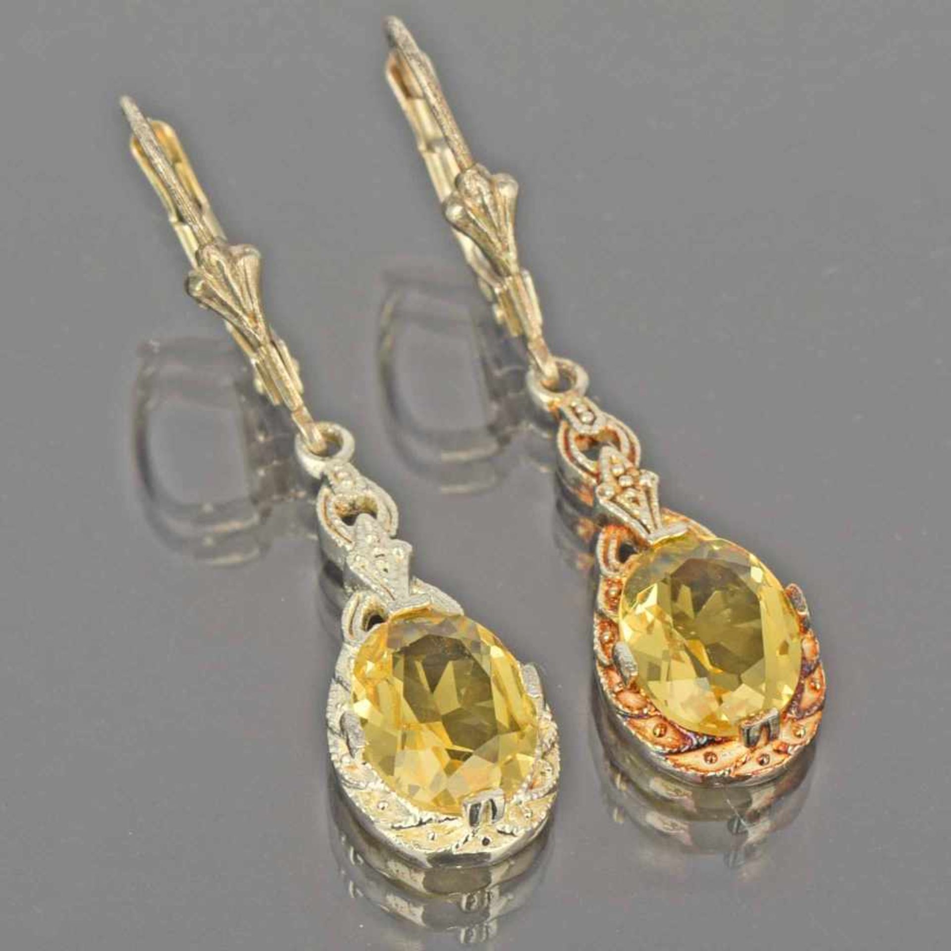 Paar Ohrhänger Silber 925, je pendelnder Abhänger in ornamentaler Gestaltung besetzt mit 1 ovalen - Bild 2 aus 2