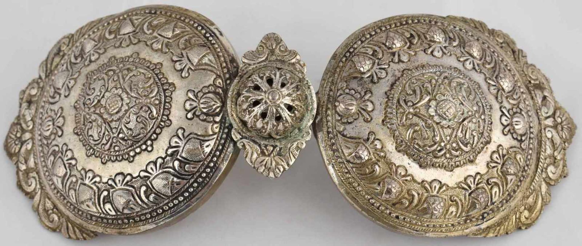 Osmanische Gürtelschließe niedrige Silberlegierung, ungemarkt, leicht gewölbte Kreiselemente mit - Bild 2 aus 4