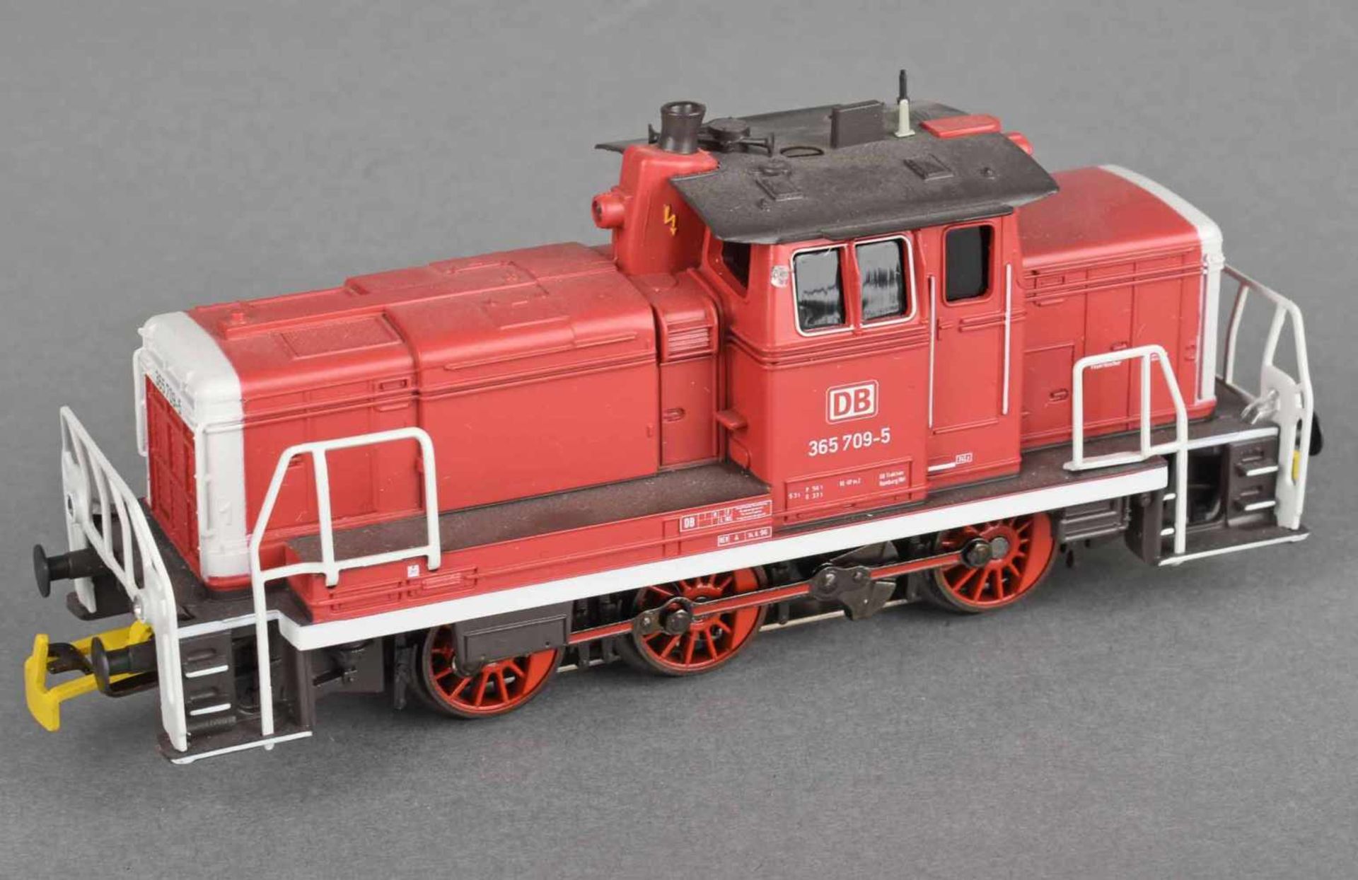Diesel-Lokomotive Hersteller: Märklin, Spur H0, Nr. 365 709-5, Mittelleiter, Achsfolge C, L ca. 12,5 - Bild 2 aus 4