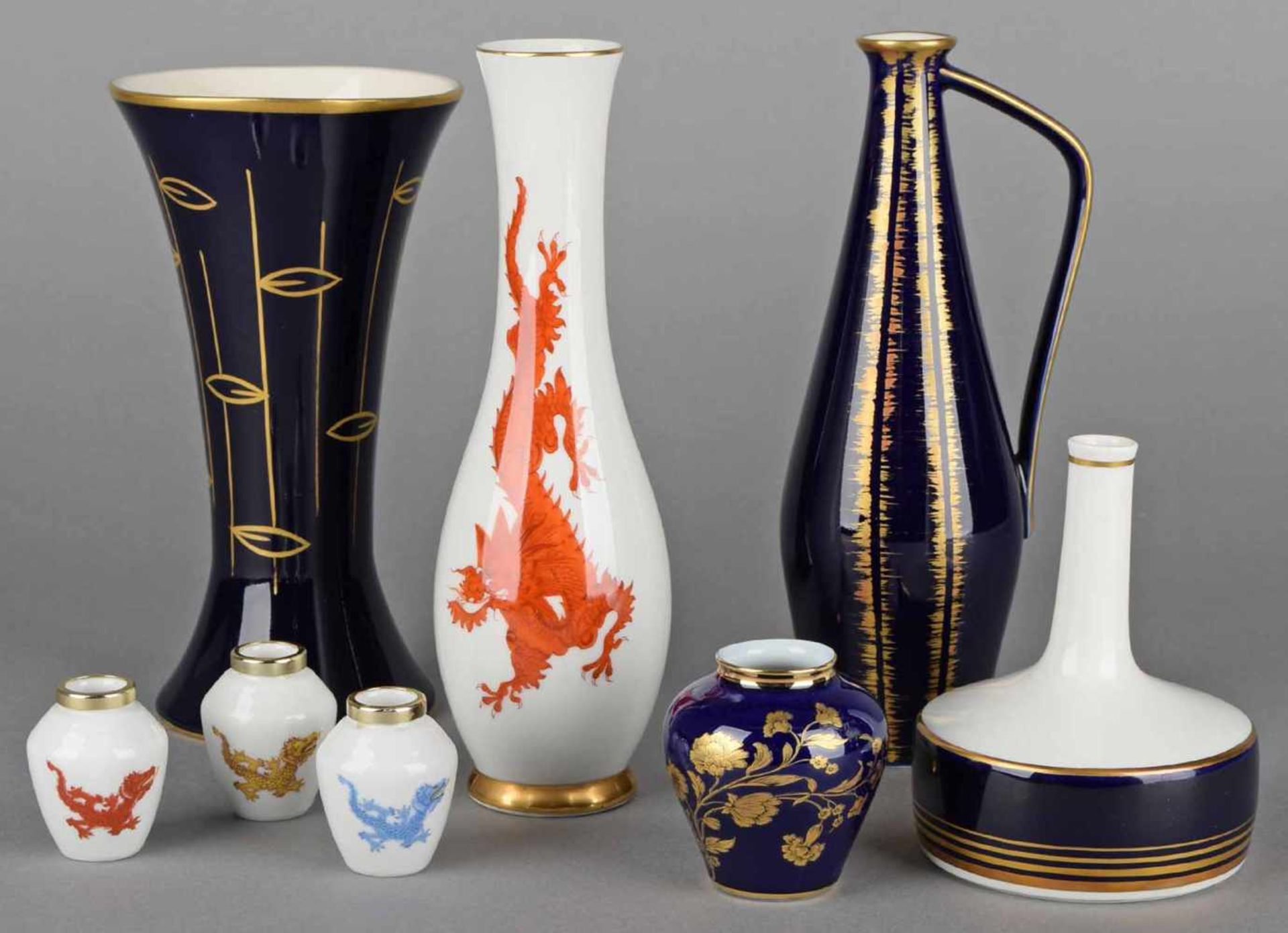 Konvolut Vasen insg. 8 Stück, versch. Hersteller, dabei u.a. Aelteste Volkstedter Porzellanfabrik, - Bild 2 aus 2