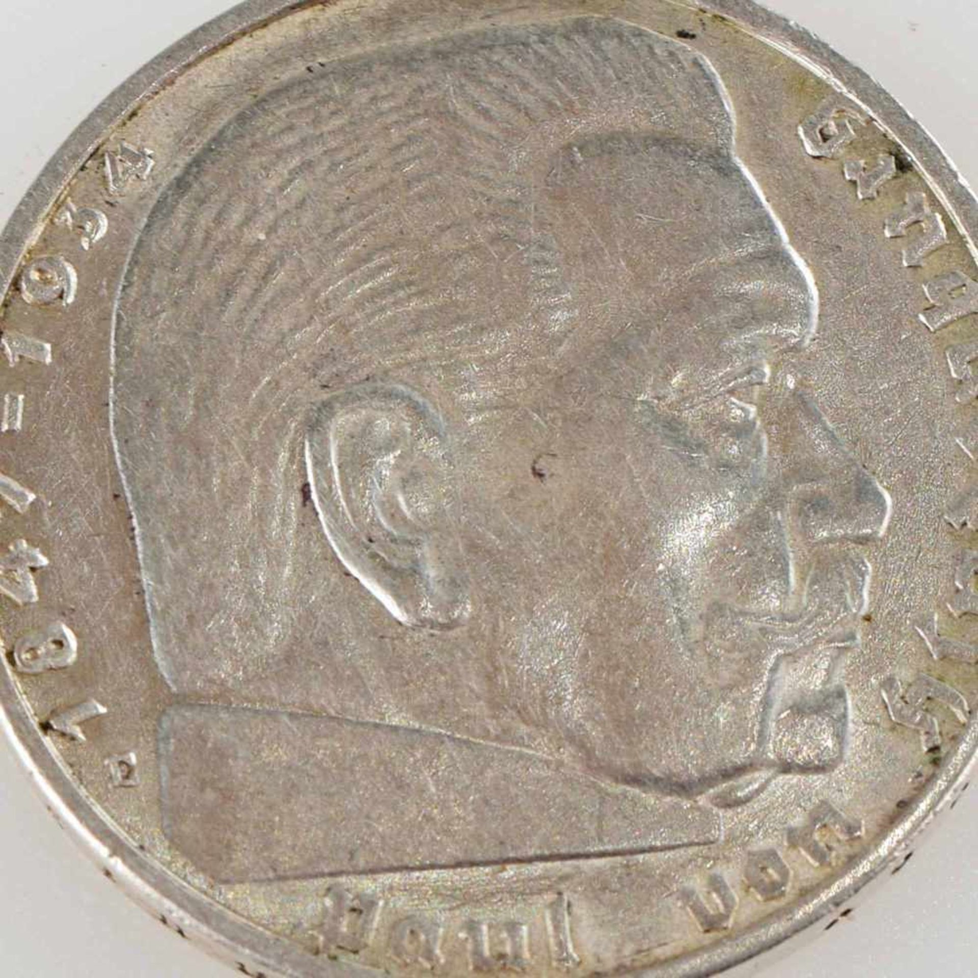 Silbermünze III. Reich 2 Reichsmark, av. Paul von Hindenburg Kopf rechts, rv. Adler mit Swastika,
