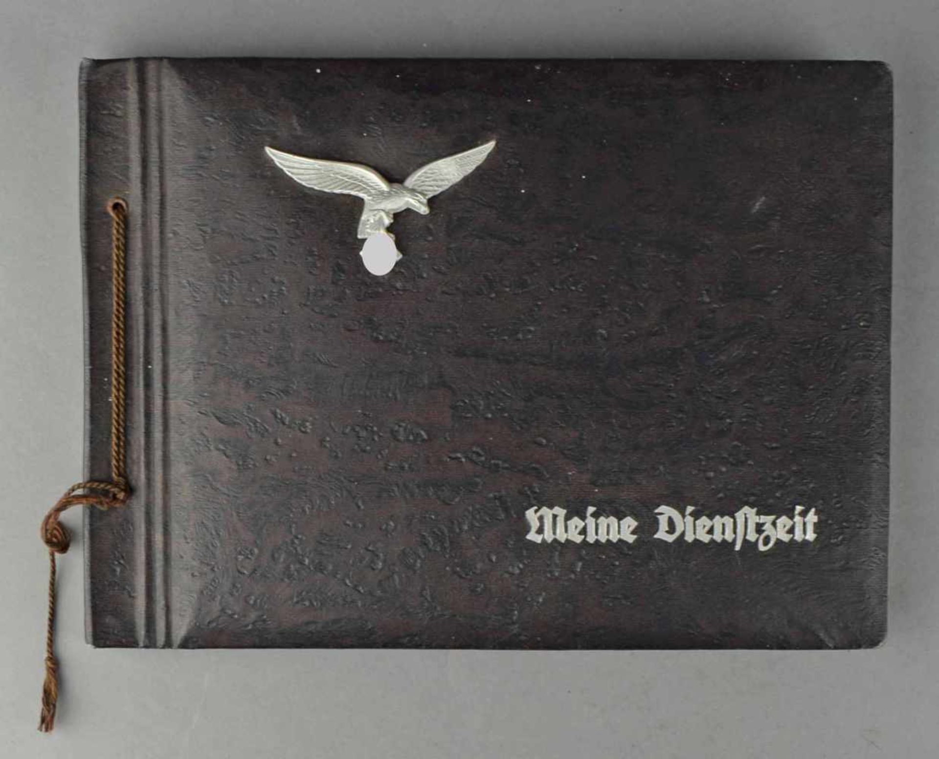 Fotoalbum "Meine Dienstzeit" III. Reich Einband mit plastischer Applikation Luftwaffen-Adler mit - Bild 5 aus 5