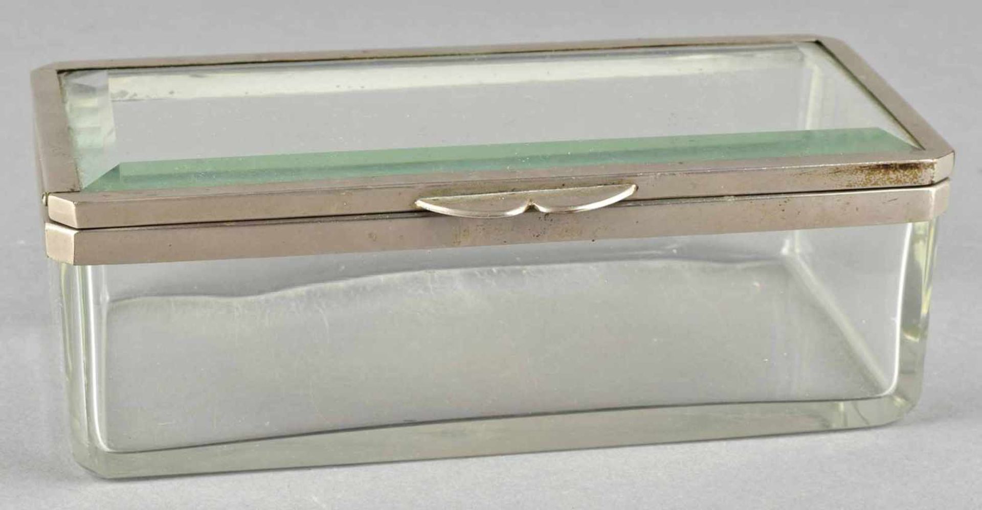 Schatulle farbloses Glas in schwerer Qualität, Quaderkorpus mit Scharnierdeckel, Randmontierung - Bild 2 aus 2