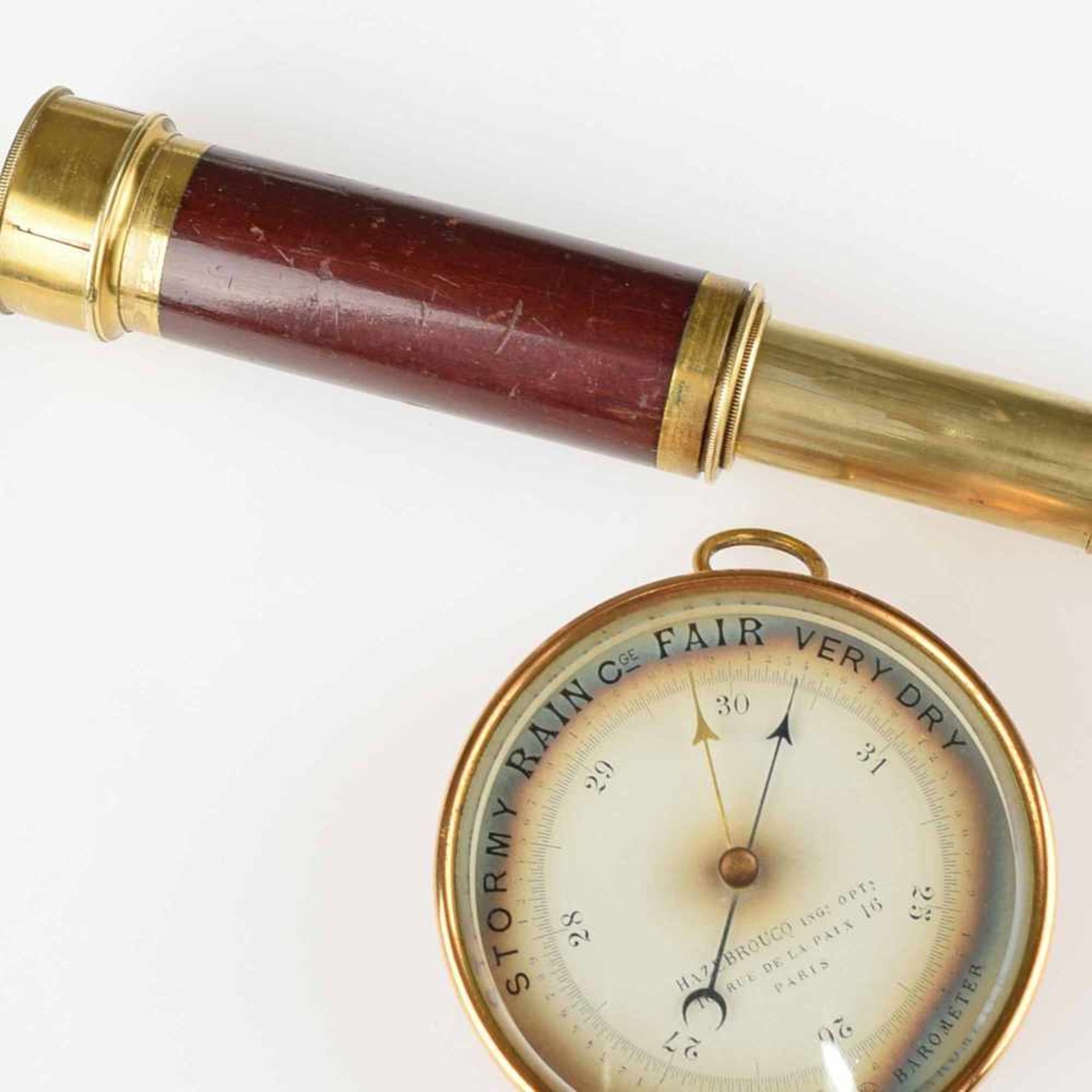 Fernrohr und Barometer je Messing, Fernrohr mit dreifachem Teleskopauszug und Holzgriffstück,