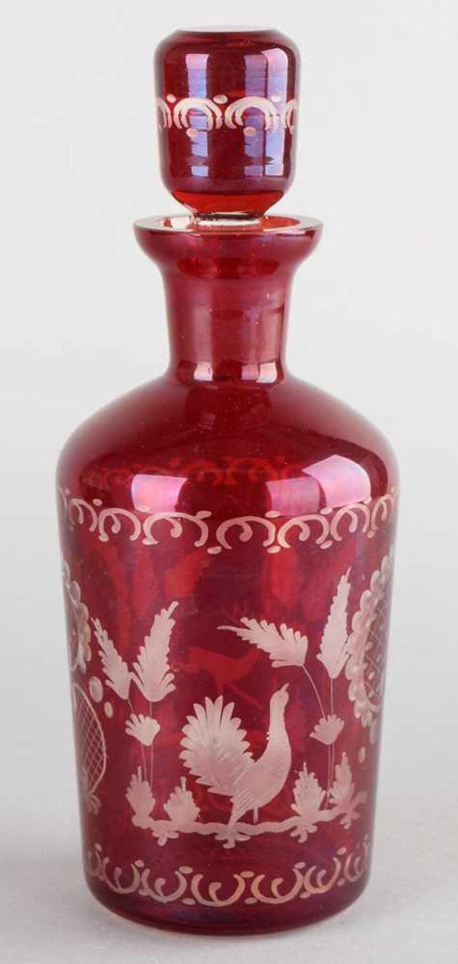 Karaffe dickwandiges Klarglas in Rubinrot überfangen, leicht konische Wandung mit schmalem Hals - Bild 3 aus 3